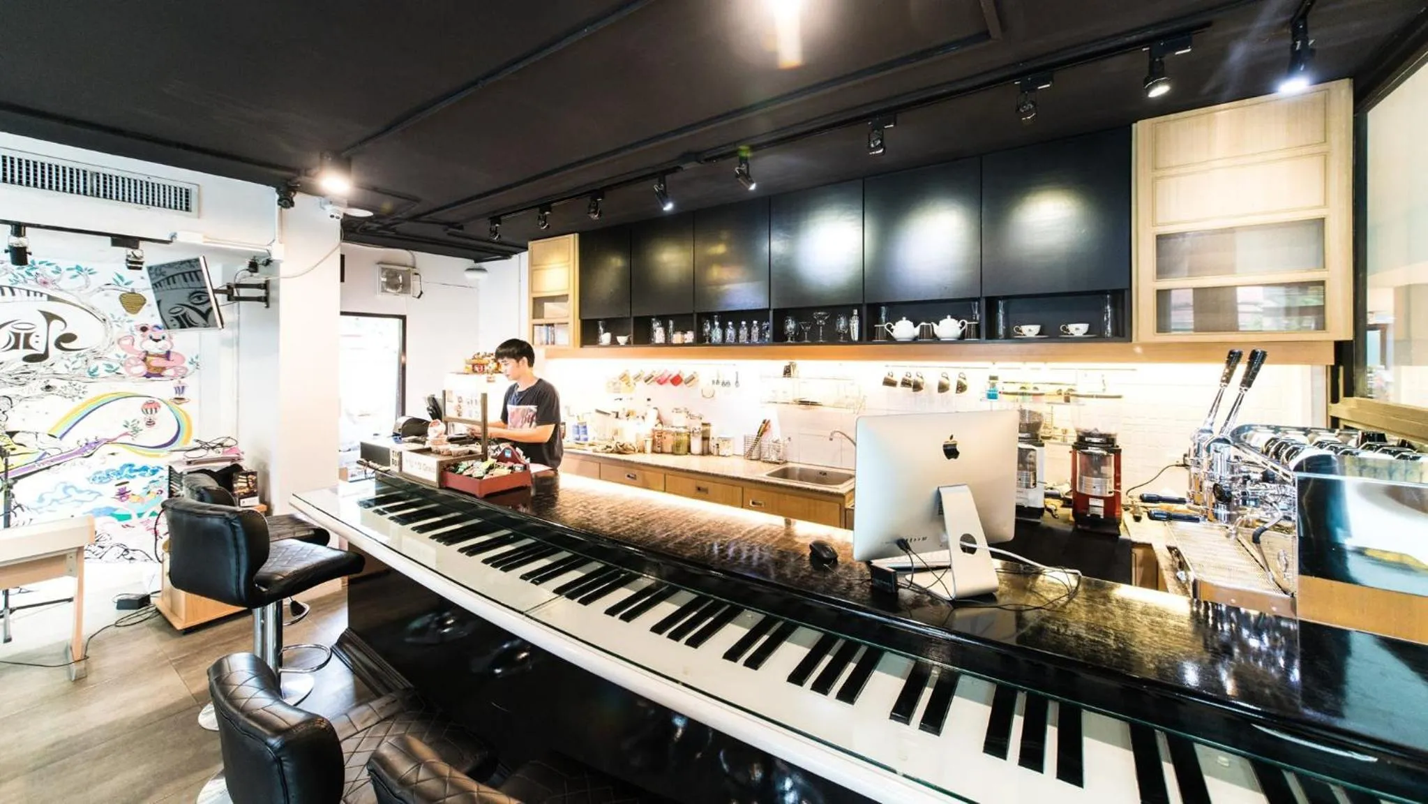 Restaurant/places to eat in Jira Boutique Residence