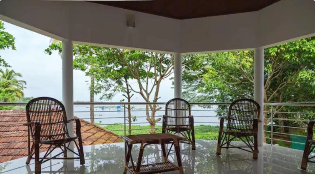 Lovedale Lakeside Homestay