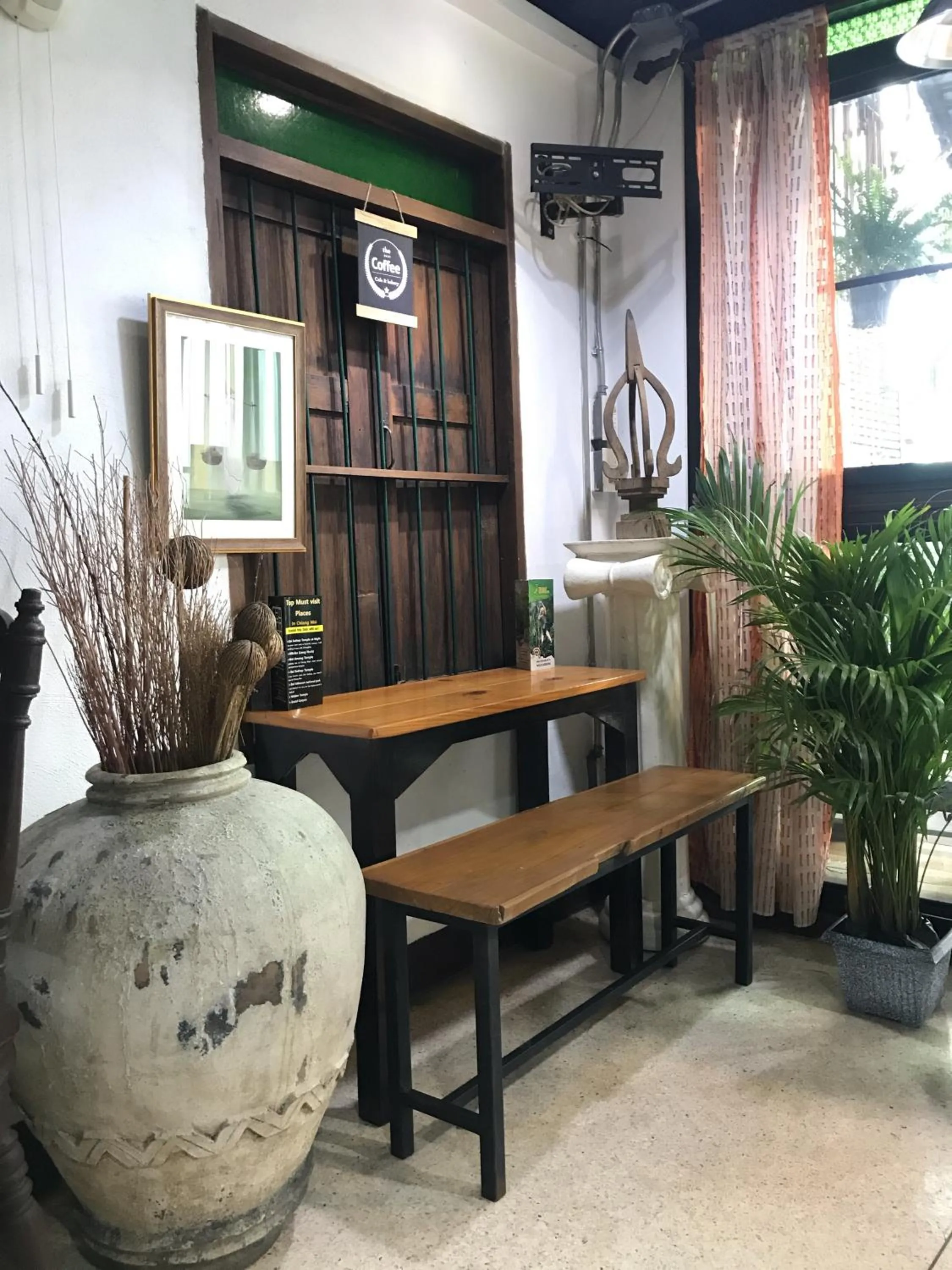 Communal lounge/ TV room in Lanna Hostel