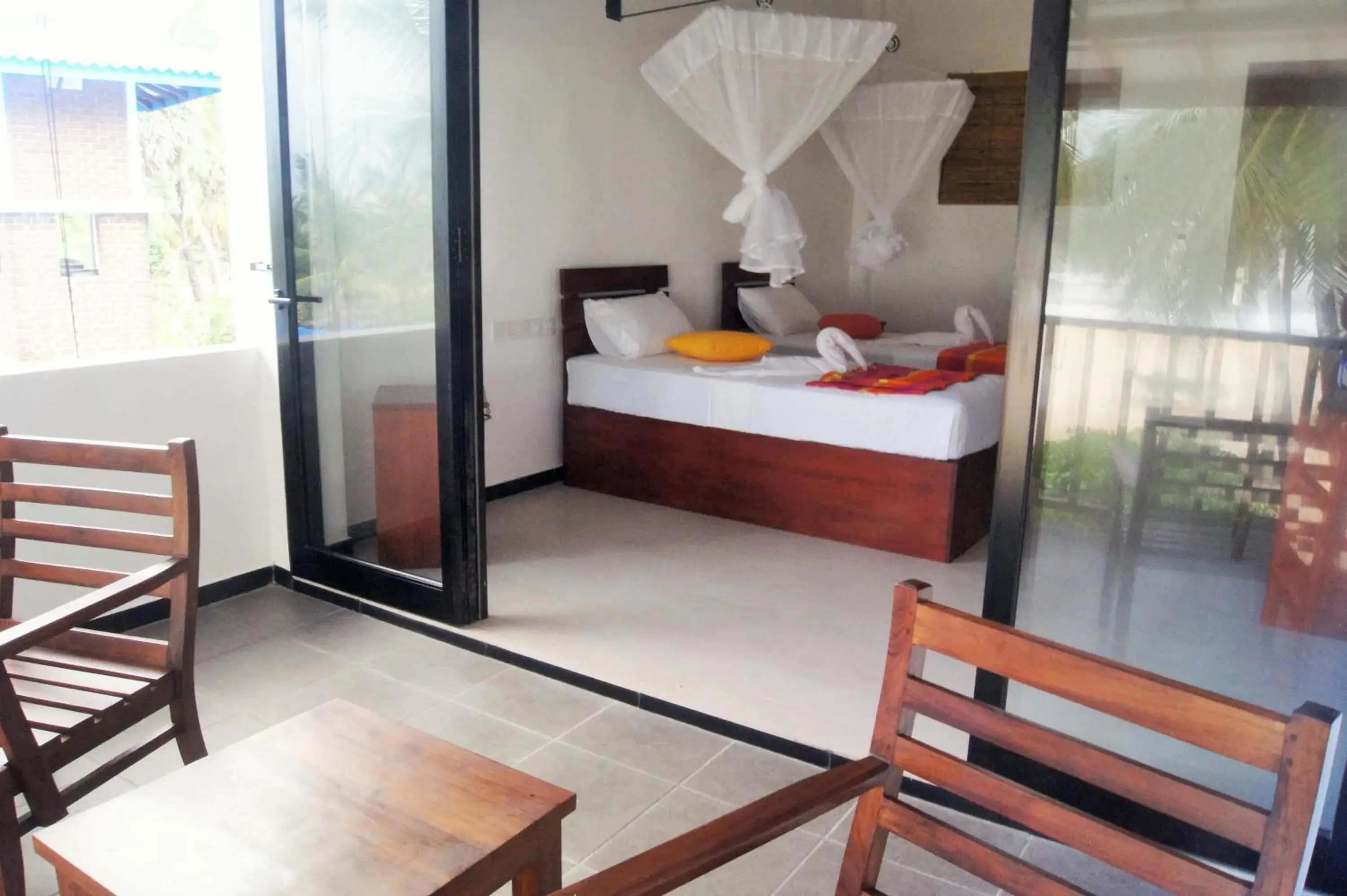 Deluxe Twin Room with Balcony and Sea View Air-con - single occupancy in Wellé Wadiya Beach Villa Deluxe Twin Room with Balcony and Sea View Air-con - single occupancy in Wellé Wadiya Beach Villa