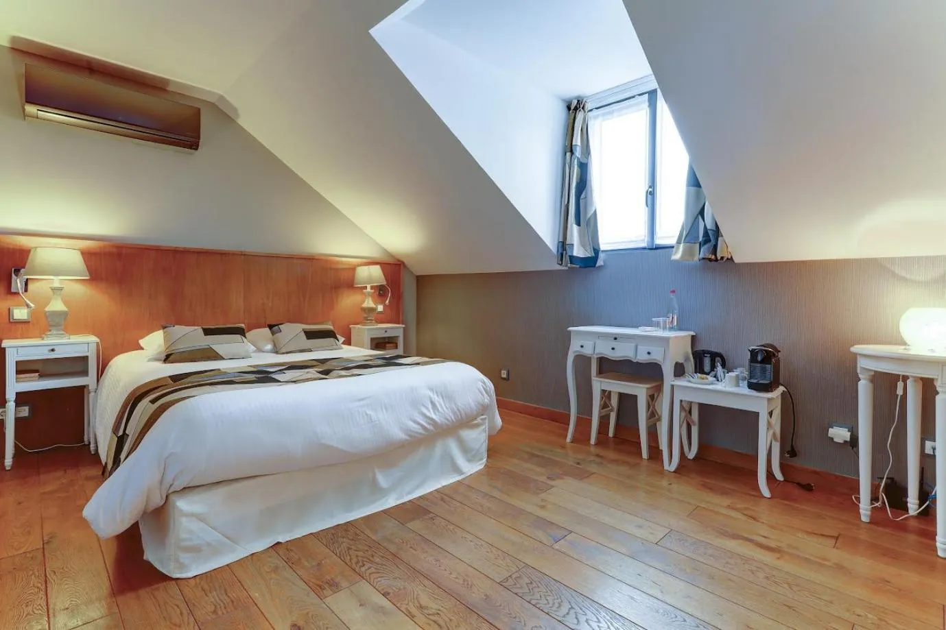 Bed in Champagne Domaine Sacret - AY