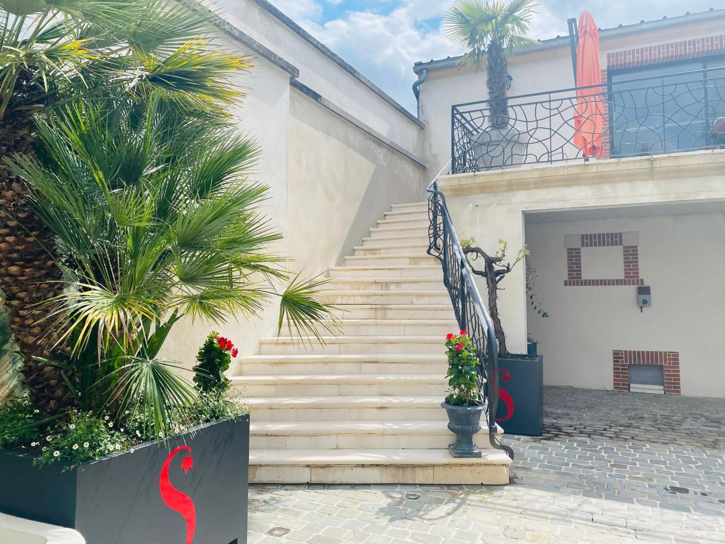 Balcony/Terrace in Champagne Domaine Sacret - AY