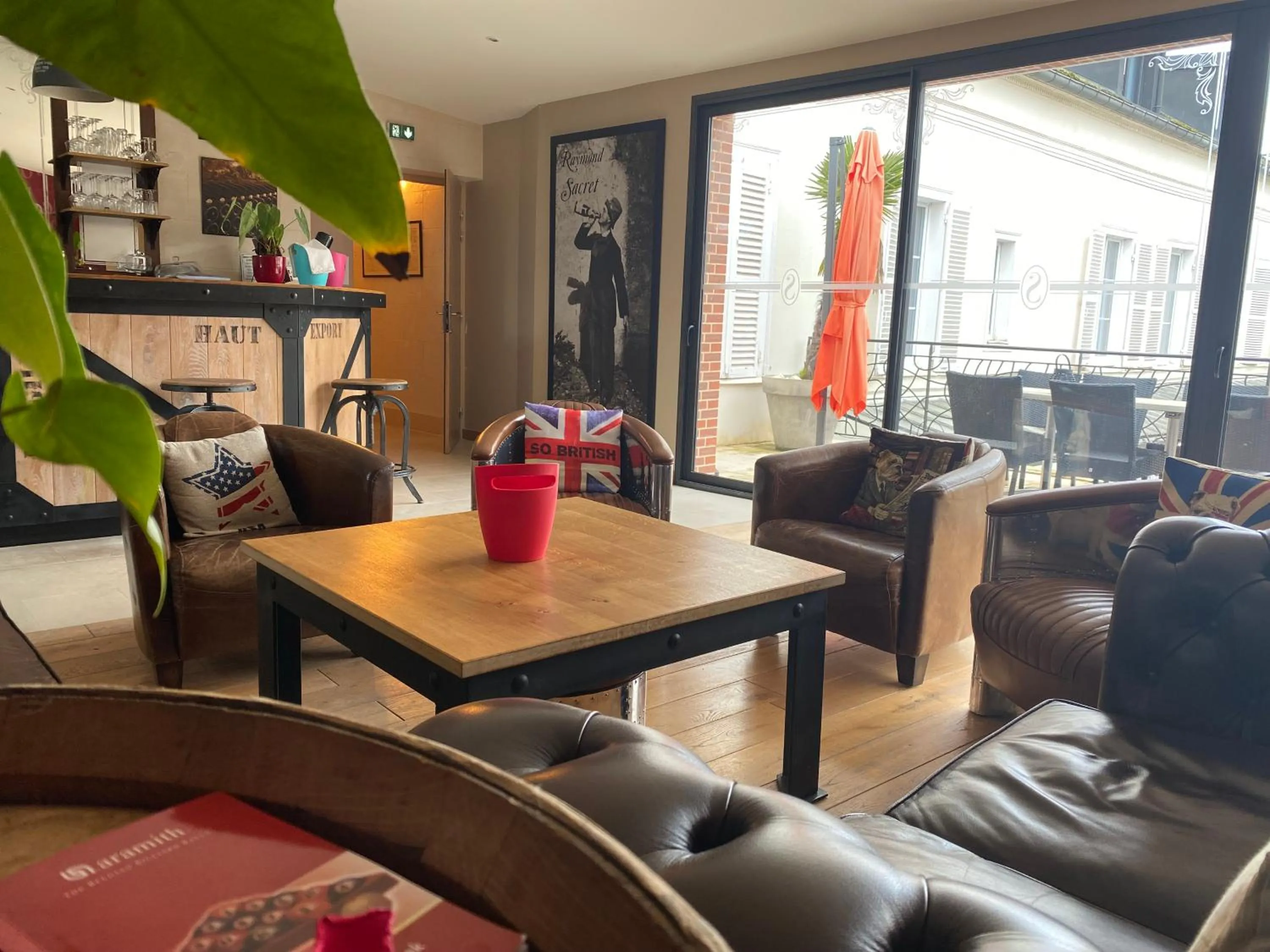 Lounge or bar in Champagne Domaine Sacret - AY