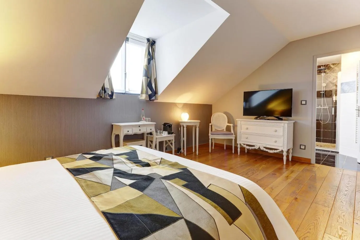 Bed in Champagne Domaine Sacret - AY