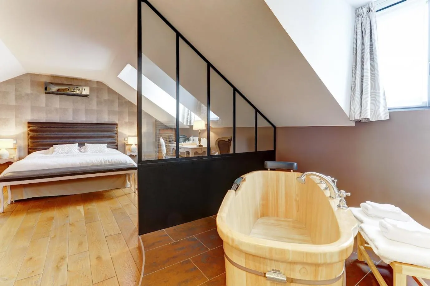 Bed in Champagne Domaine Sacret - AY