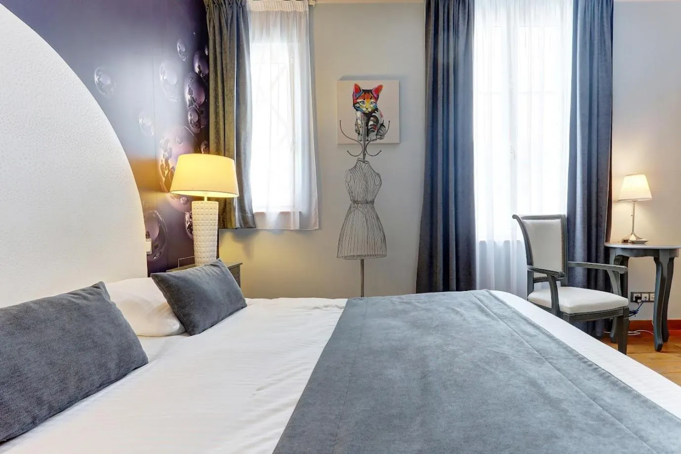 Bed in Champagne Domaine Sacret - AY