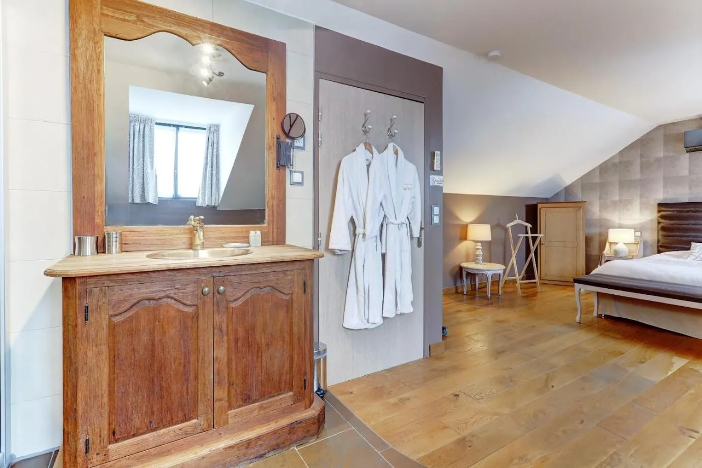 Bed in Champagne Domaine Sacret - AY