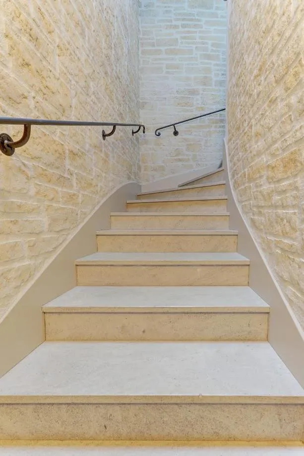 Property building in Champagne Domaine Sacret - AY