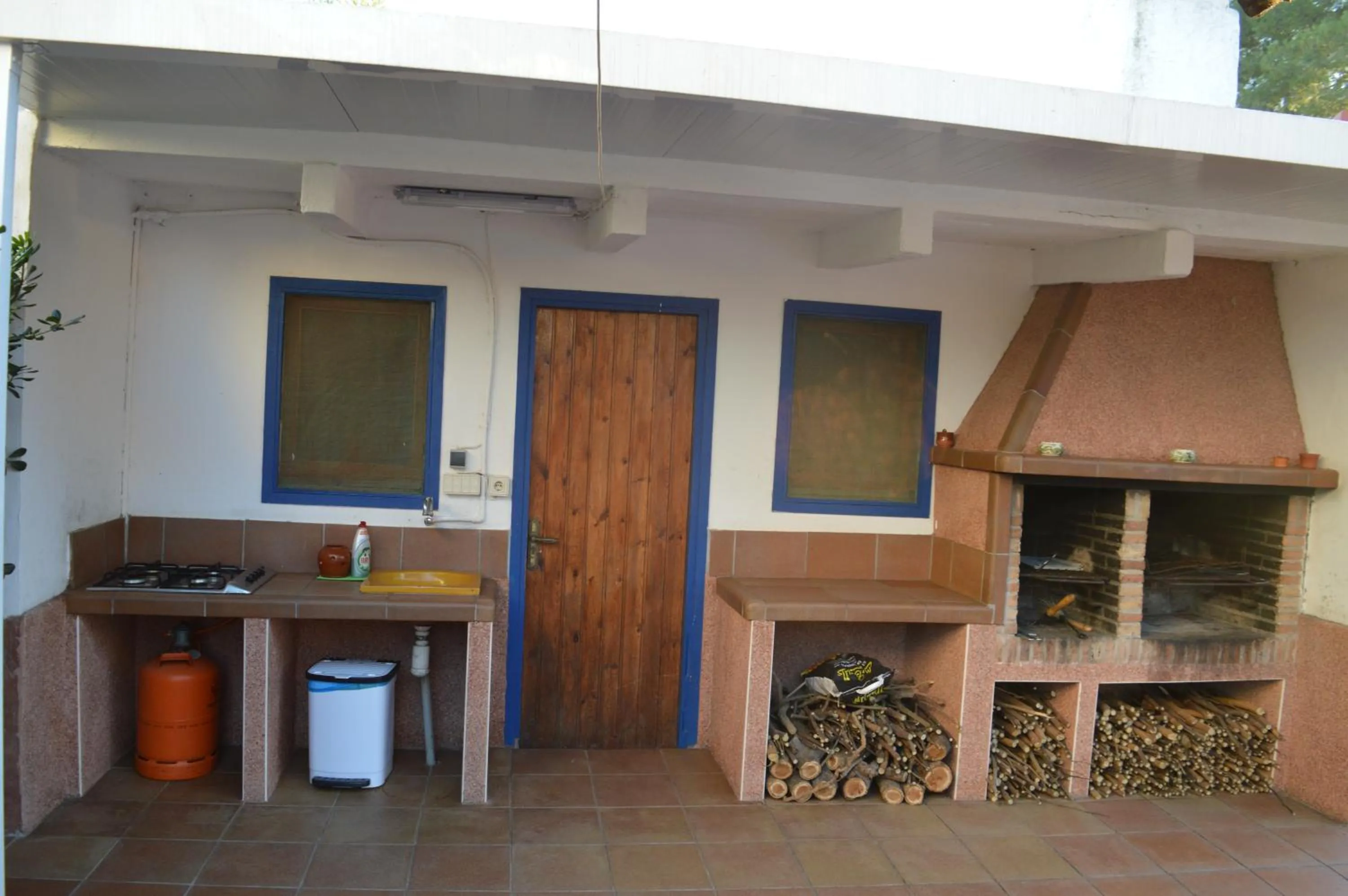 BBQ facilities in Villa Lagem