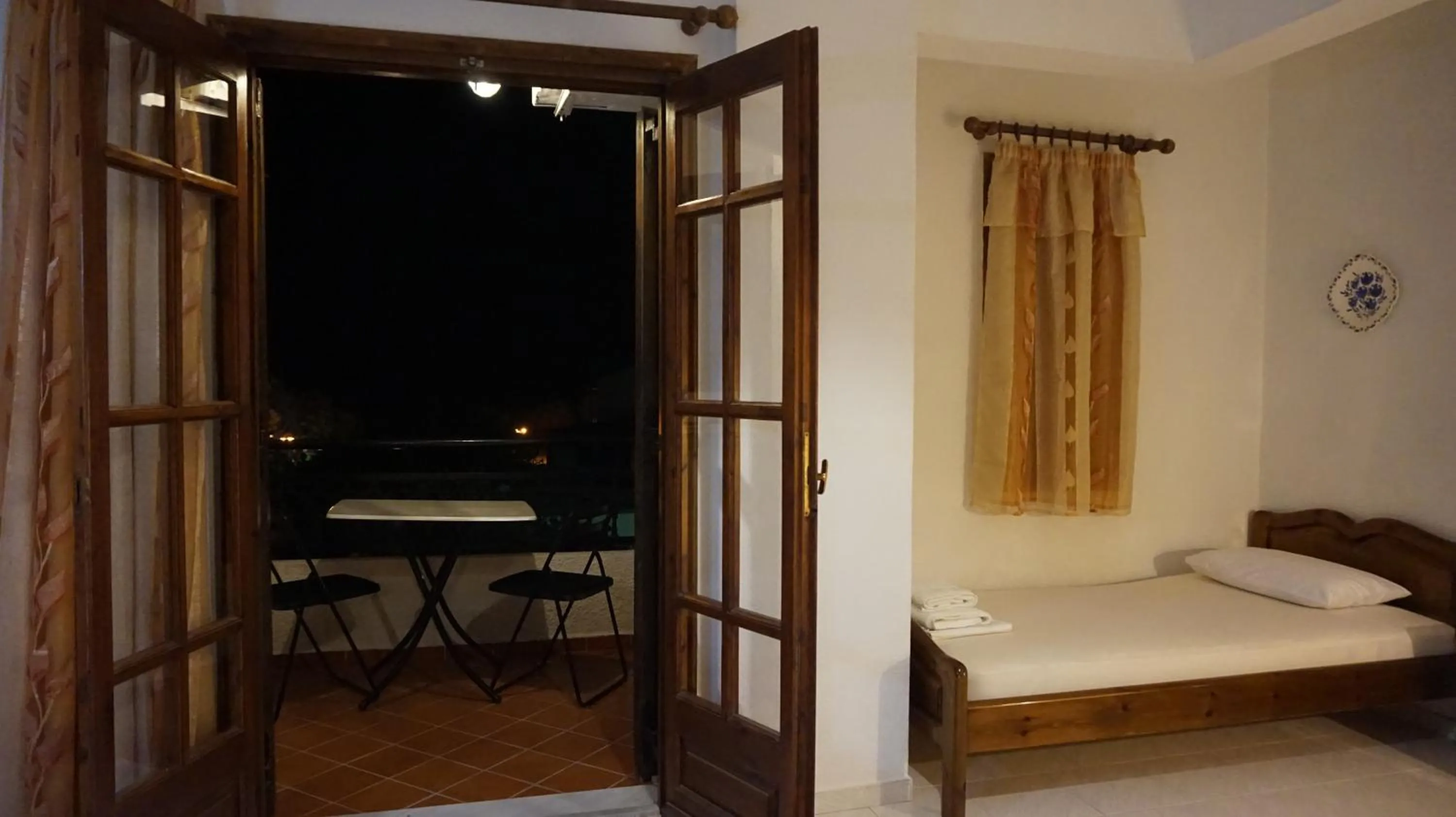 Balcony/Terrace, Bed in Hotel Mary