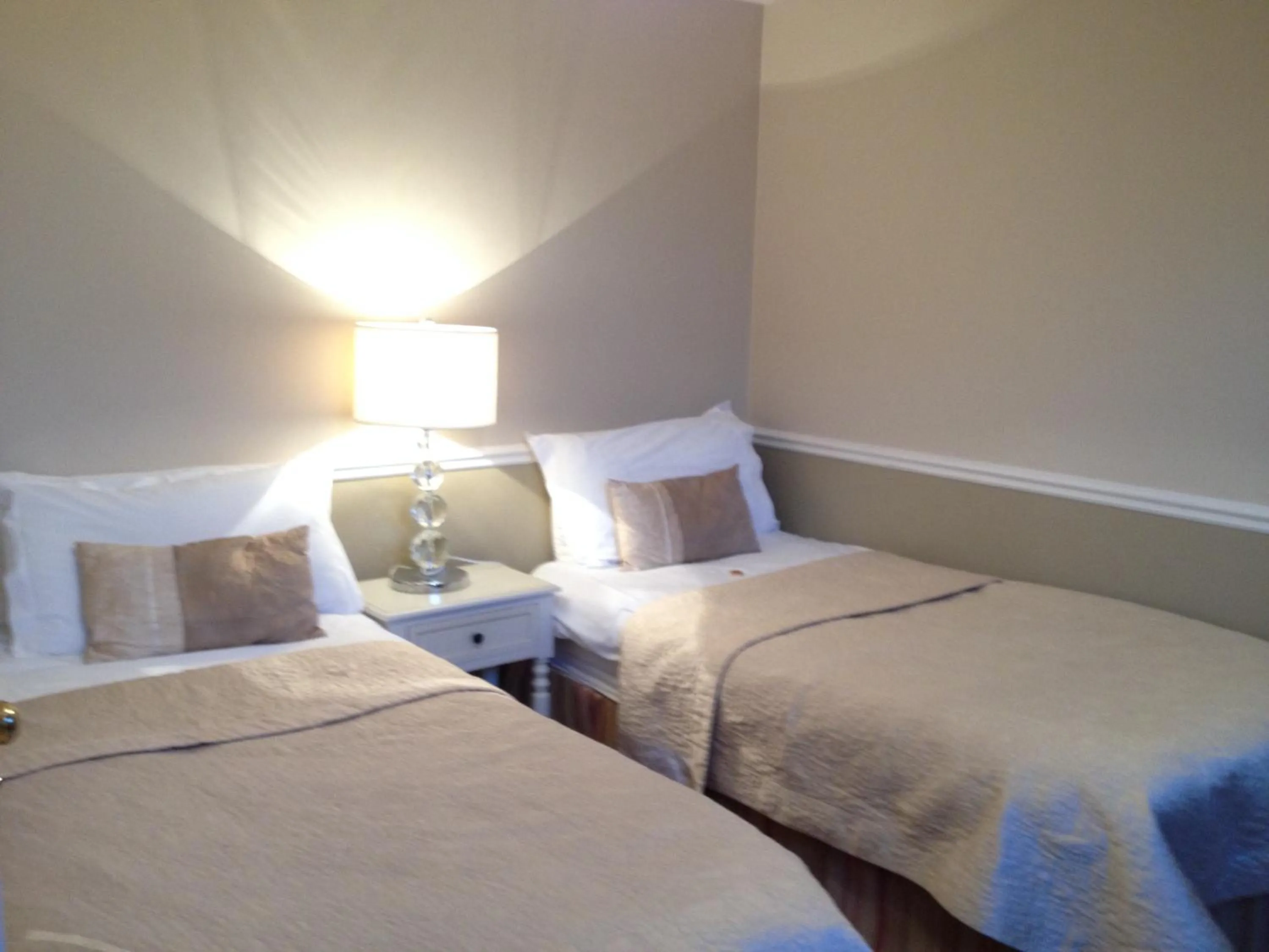 Bed in The Lantern Townhouse