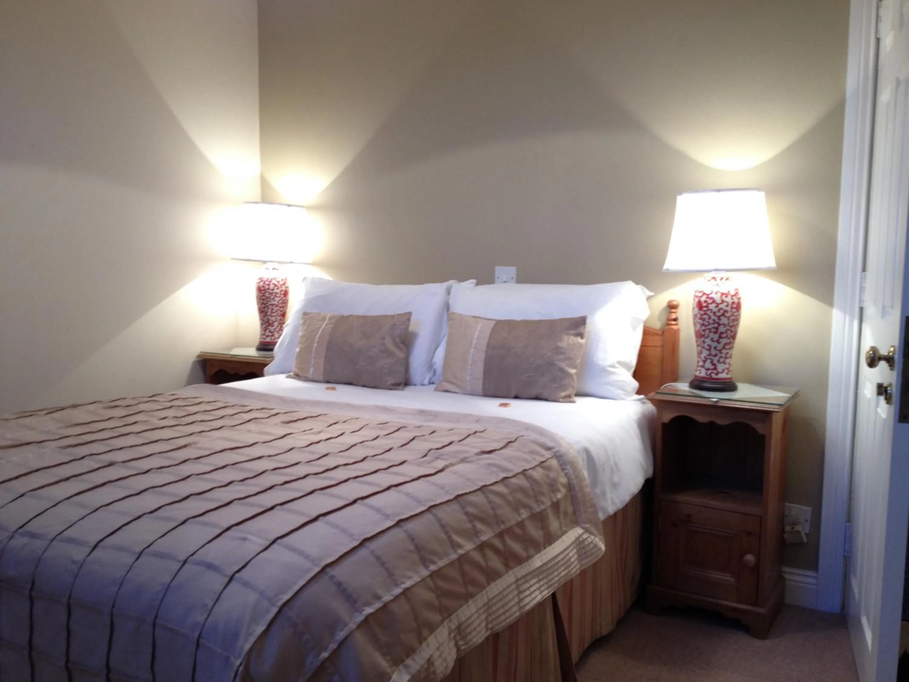 Bed in The Lantern Townhouse