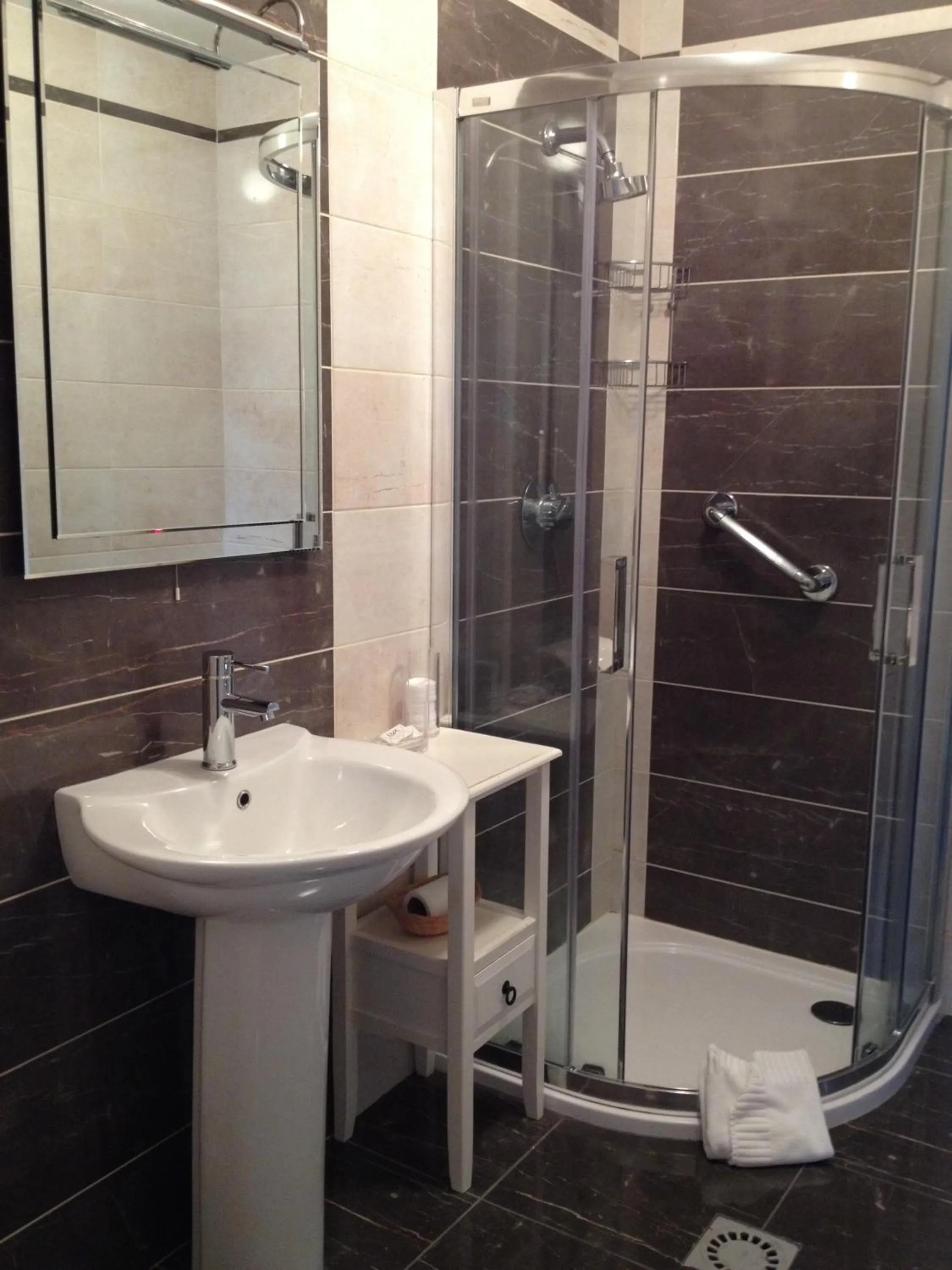 Toilet in The Lantern Townhouse