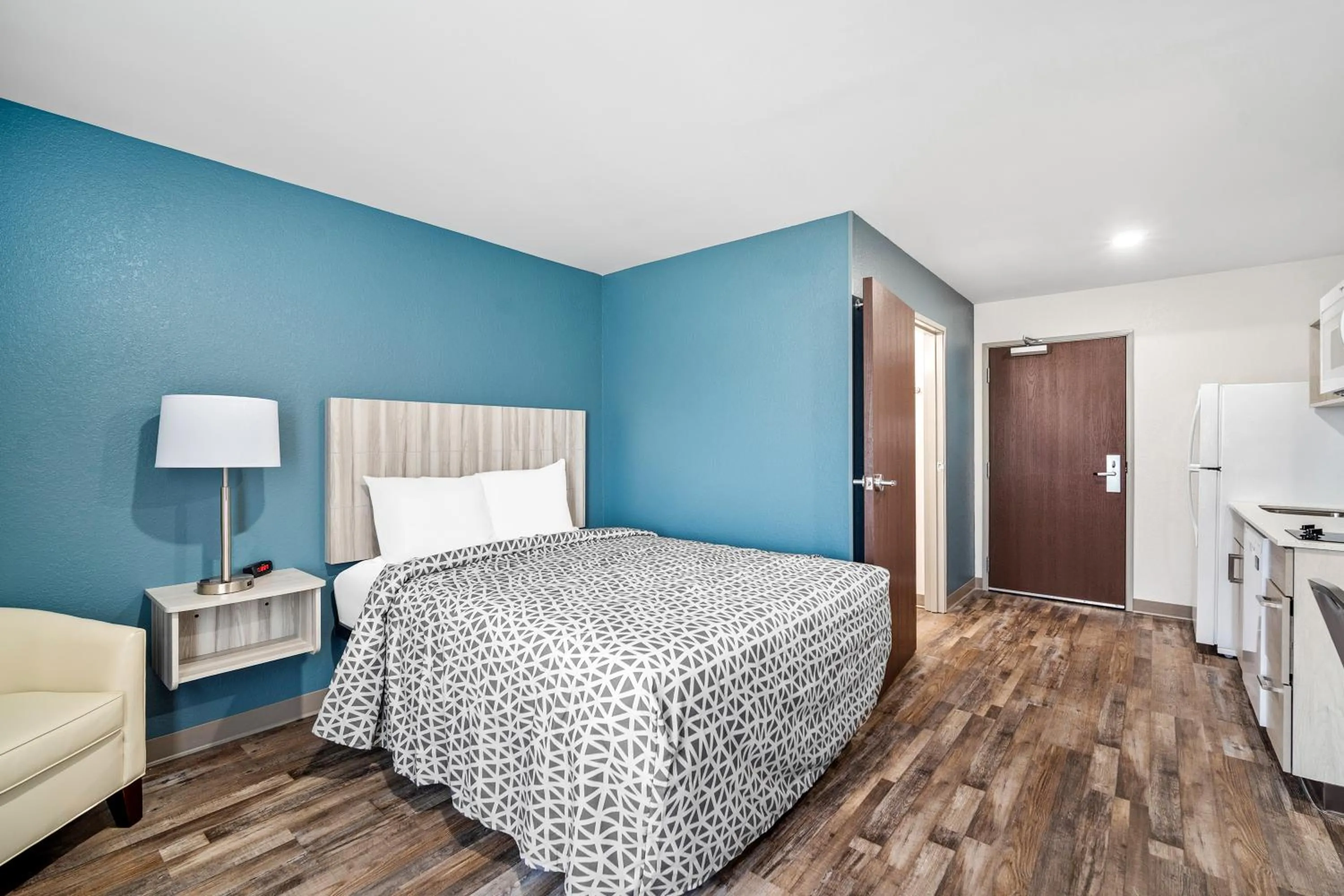 View (from property/room), Bed in WoodSpring Suites Winston-Salem near Hanes Mall