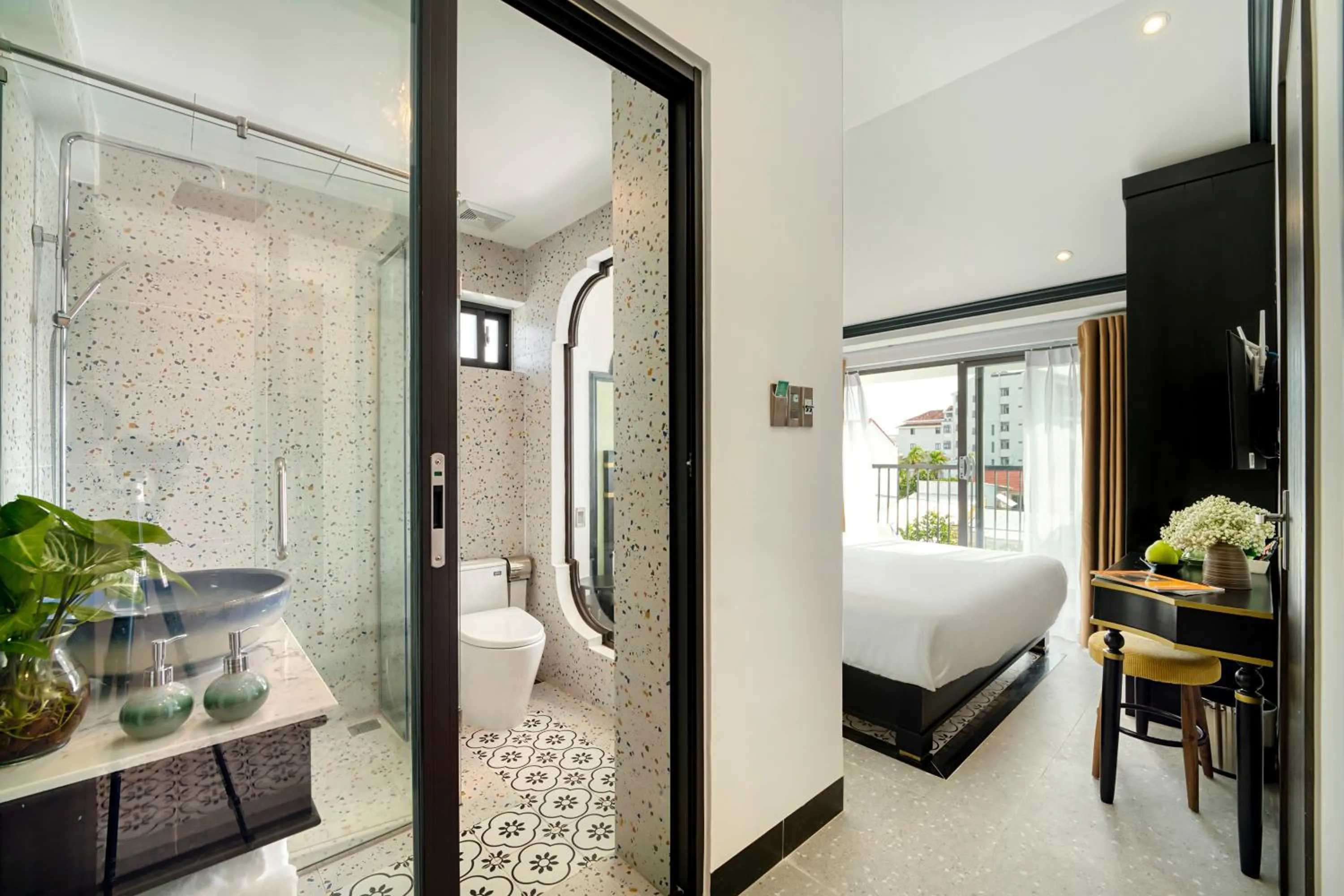 Shower in Rokas Hoi An Boutique Hotel