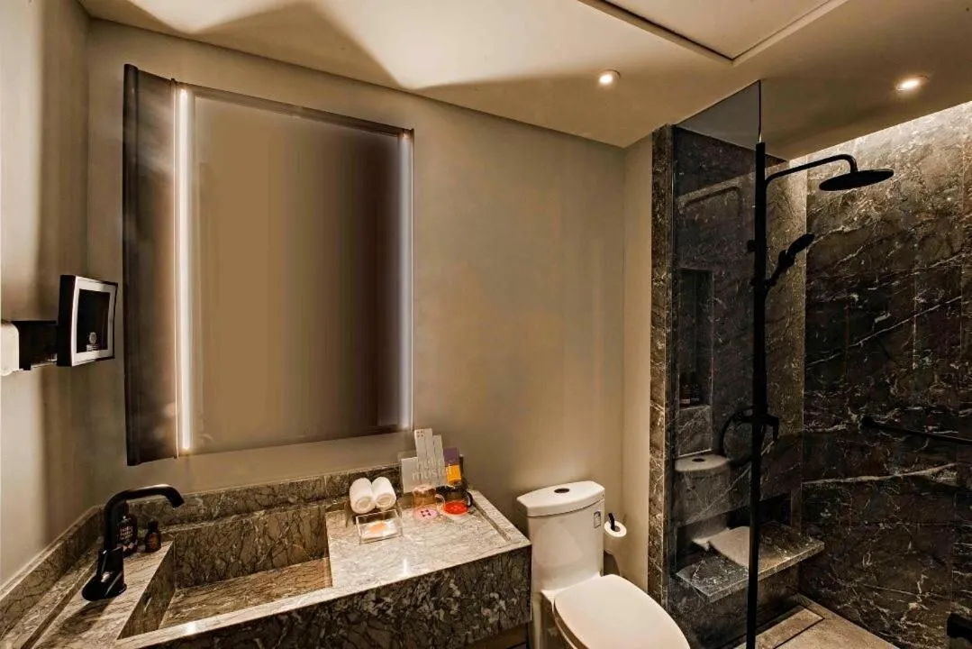 Shower in MUSTEL Hotel Guangzhou Nansha