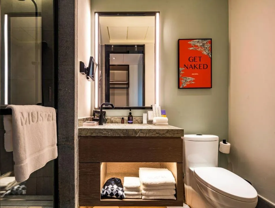 Toilet in MUSTEL Hotel Guangzhou Nansha