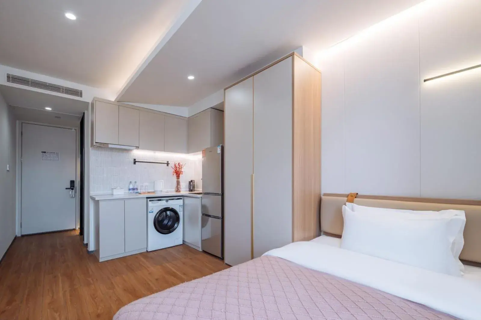 Standard Queen Room in Ketangjian Hotel -Shanghai Railway Station Baoshan Road Subway Station Standard Queen Room in Ketangjian Hotel -Shanghai Railway Station Baoshan Road Subway Station