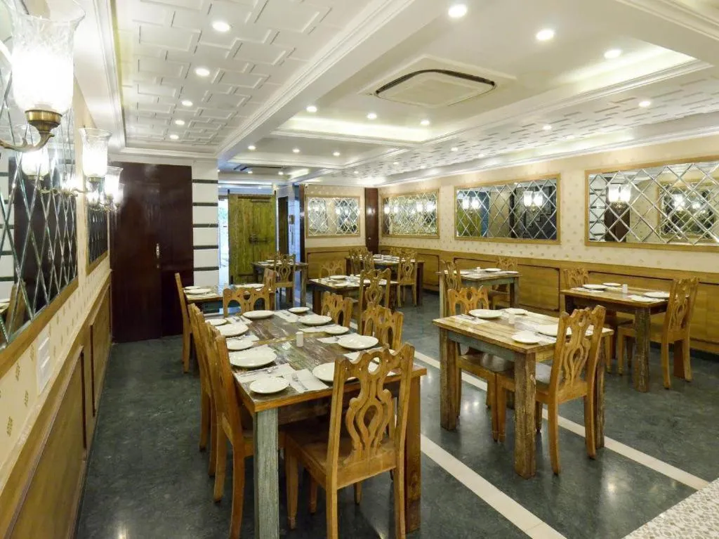 Restaurant/places to eat in Umed