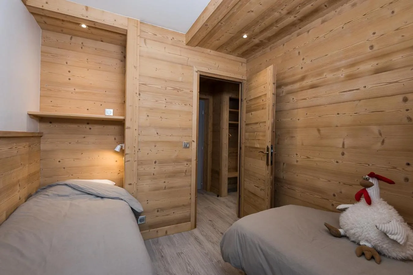 Bedroom, Bed in Hôtel Flor'Alpes