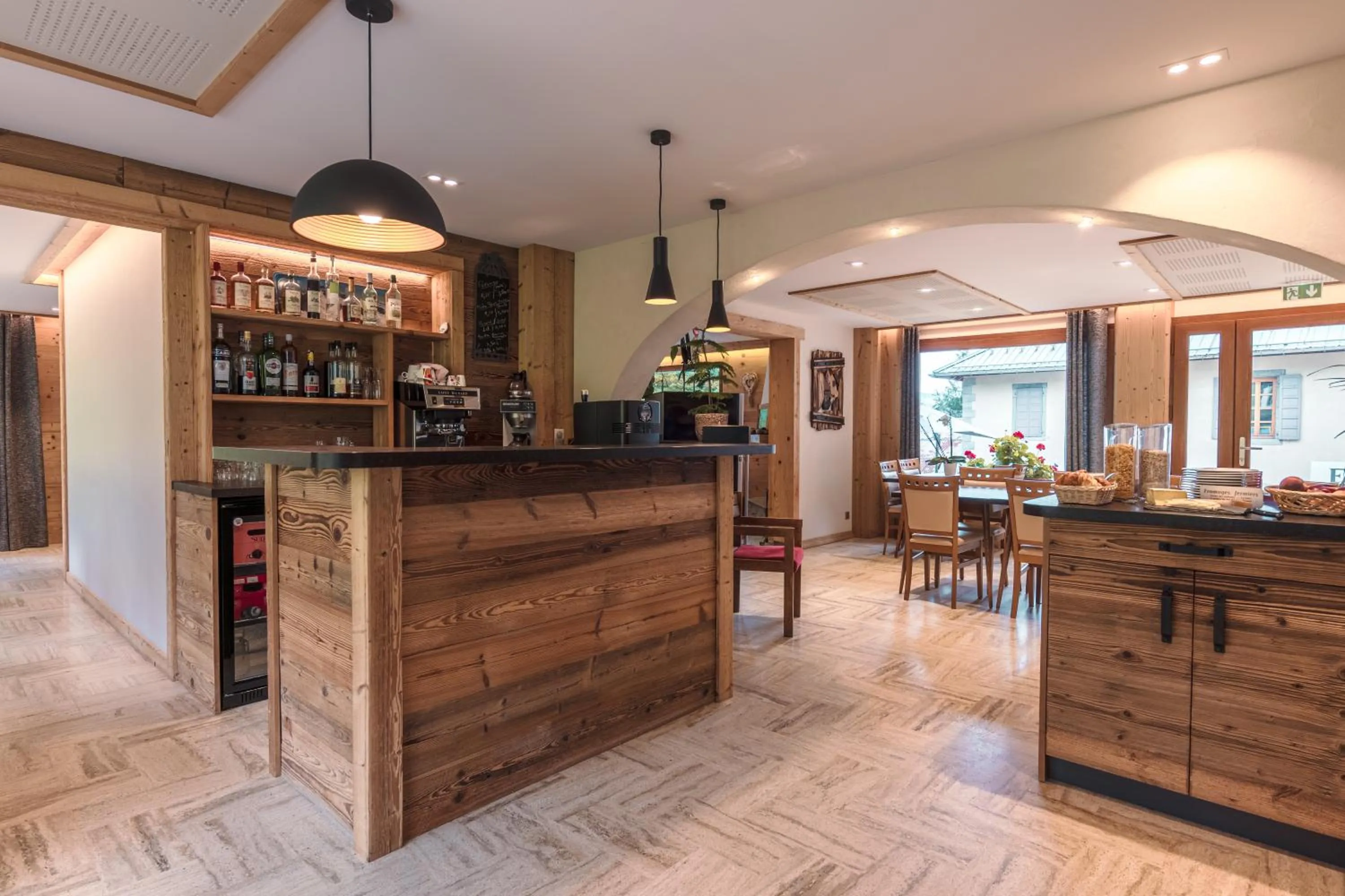 Lounge or bar in Hôtel Flor'Alpes