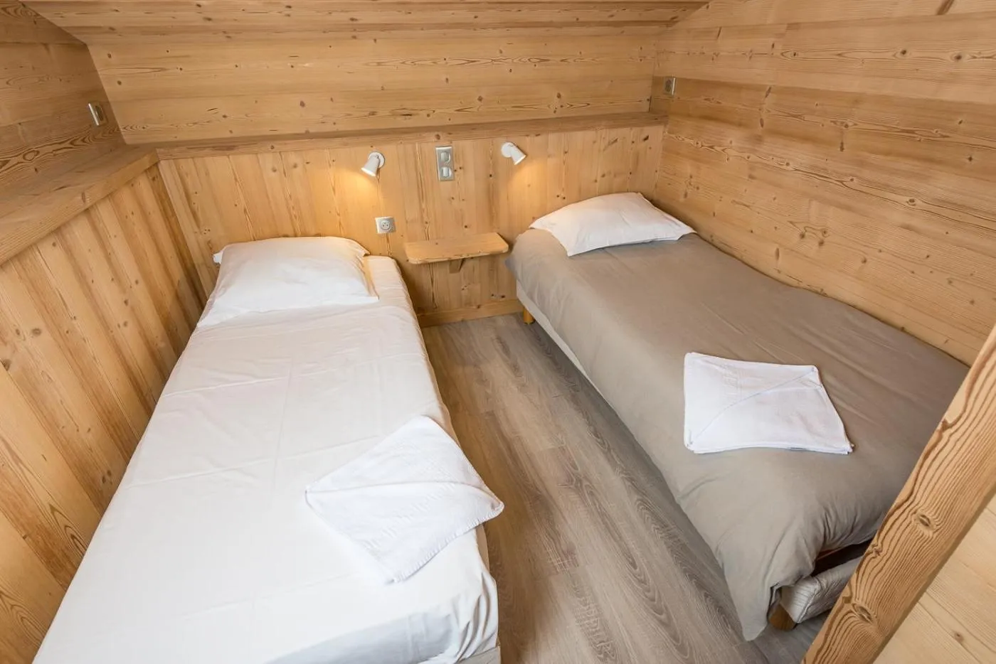 Bedroom, Bed in Hôtel Flor'Alpes