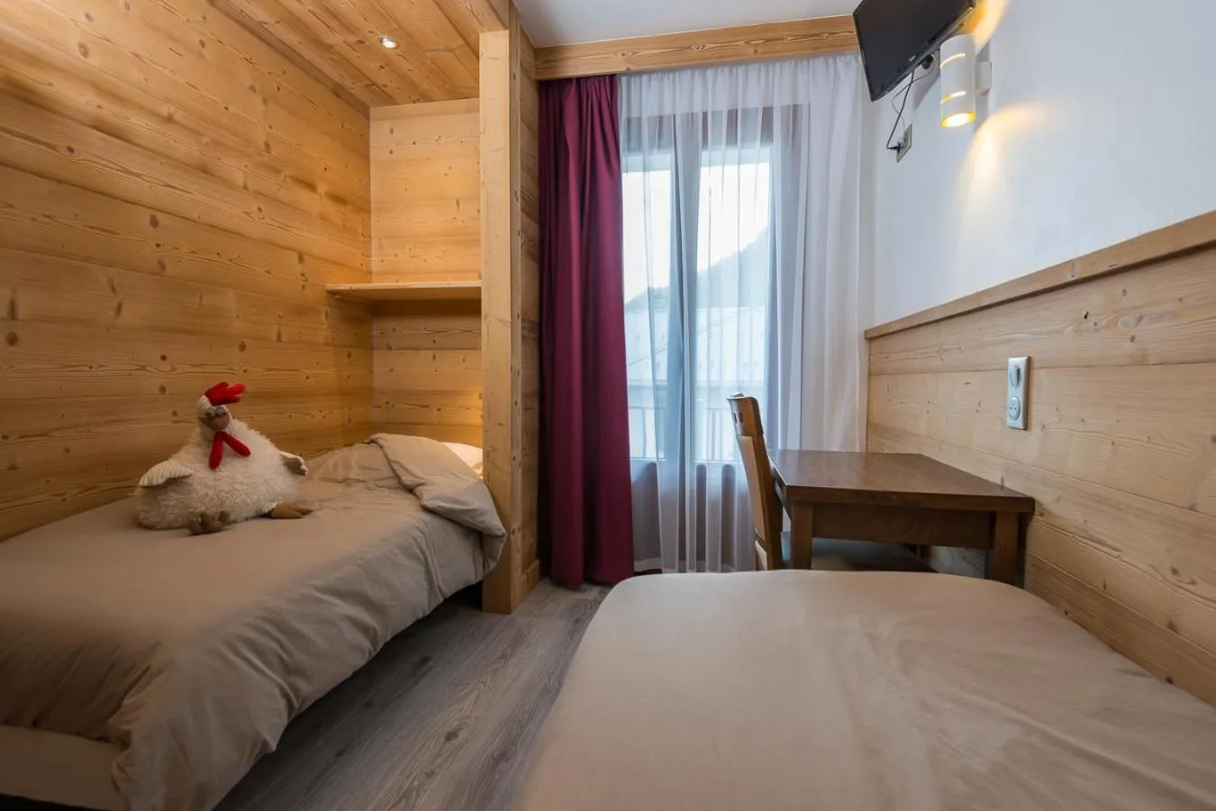 Bedroom, Bed in Hôtel Flor'Alpes