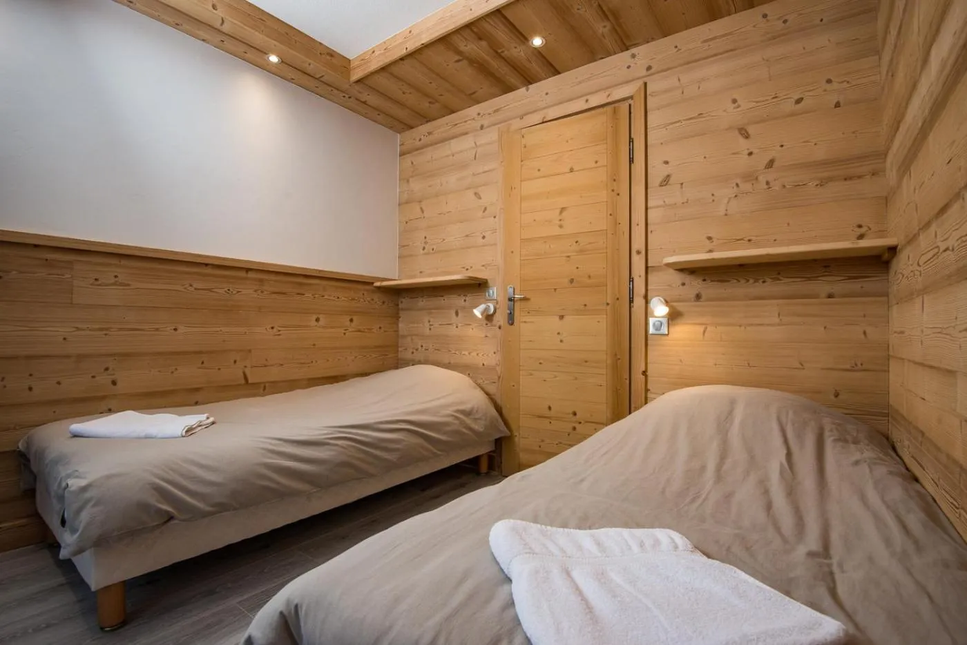 Bedroom, Bed in Hôtel Flor'Alpes