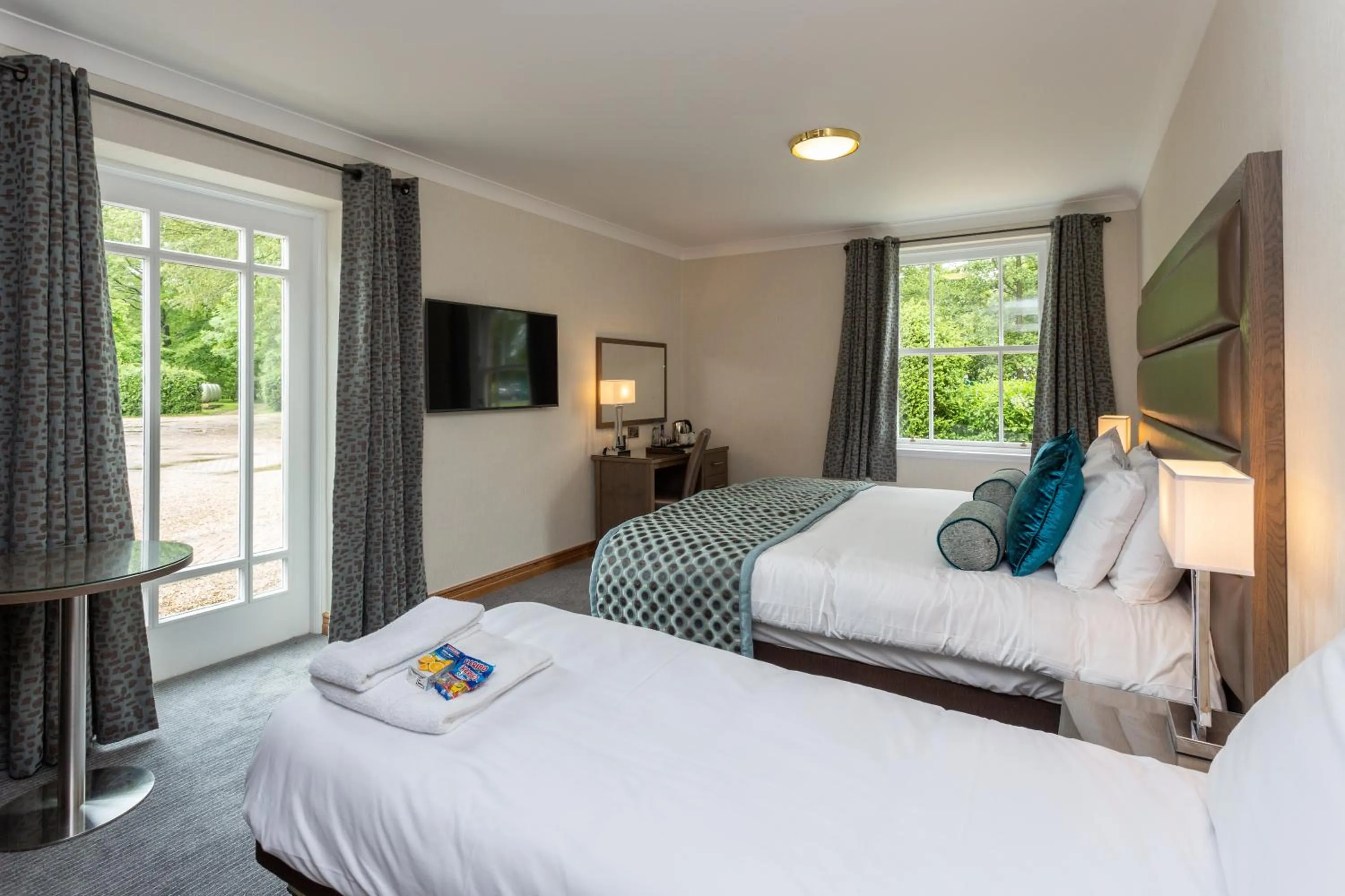 Photo of the whole room in Ardencote