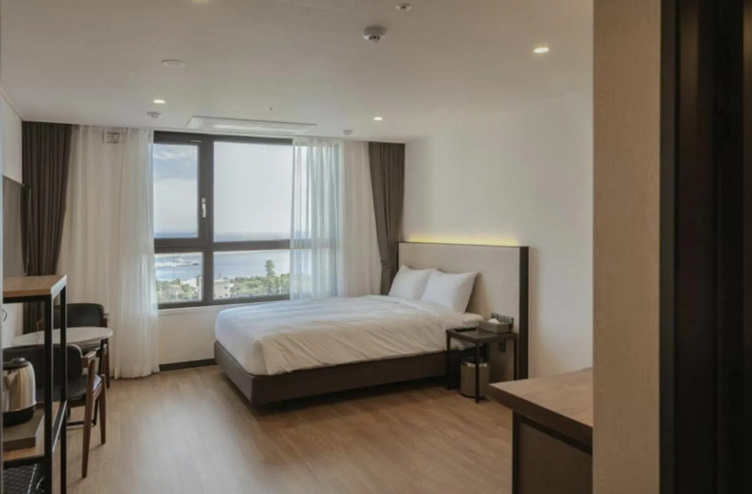 Bed in Lemain Hotel Seogwipo