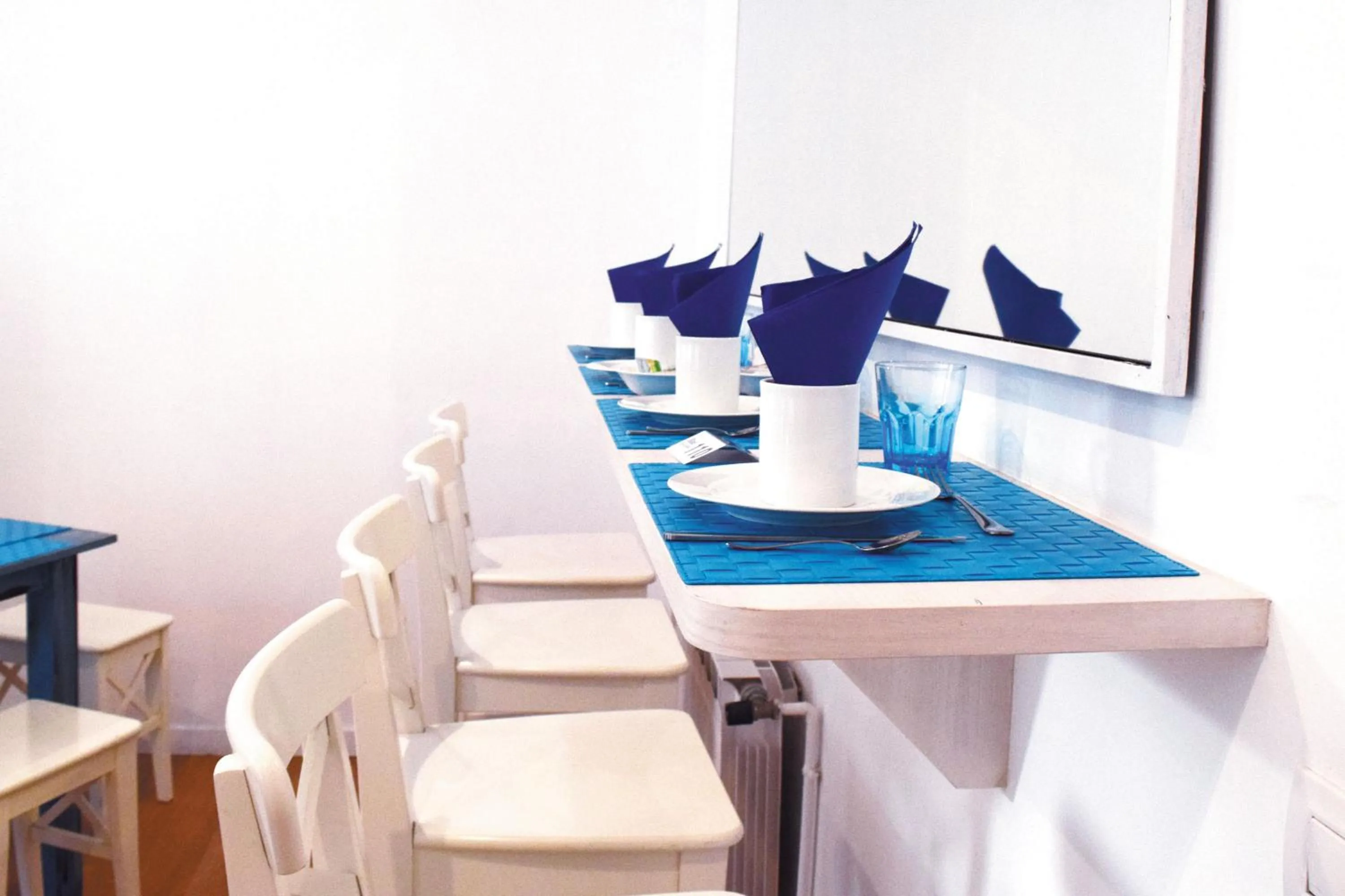 Restaurant/places to eat in Blue Barcelona