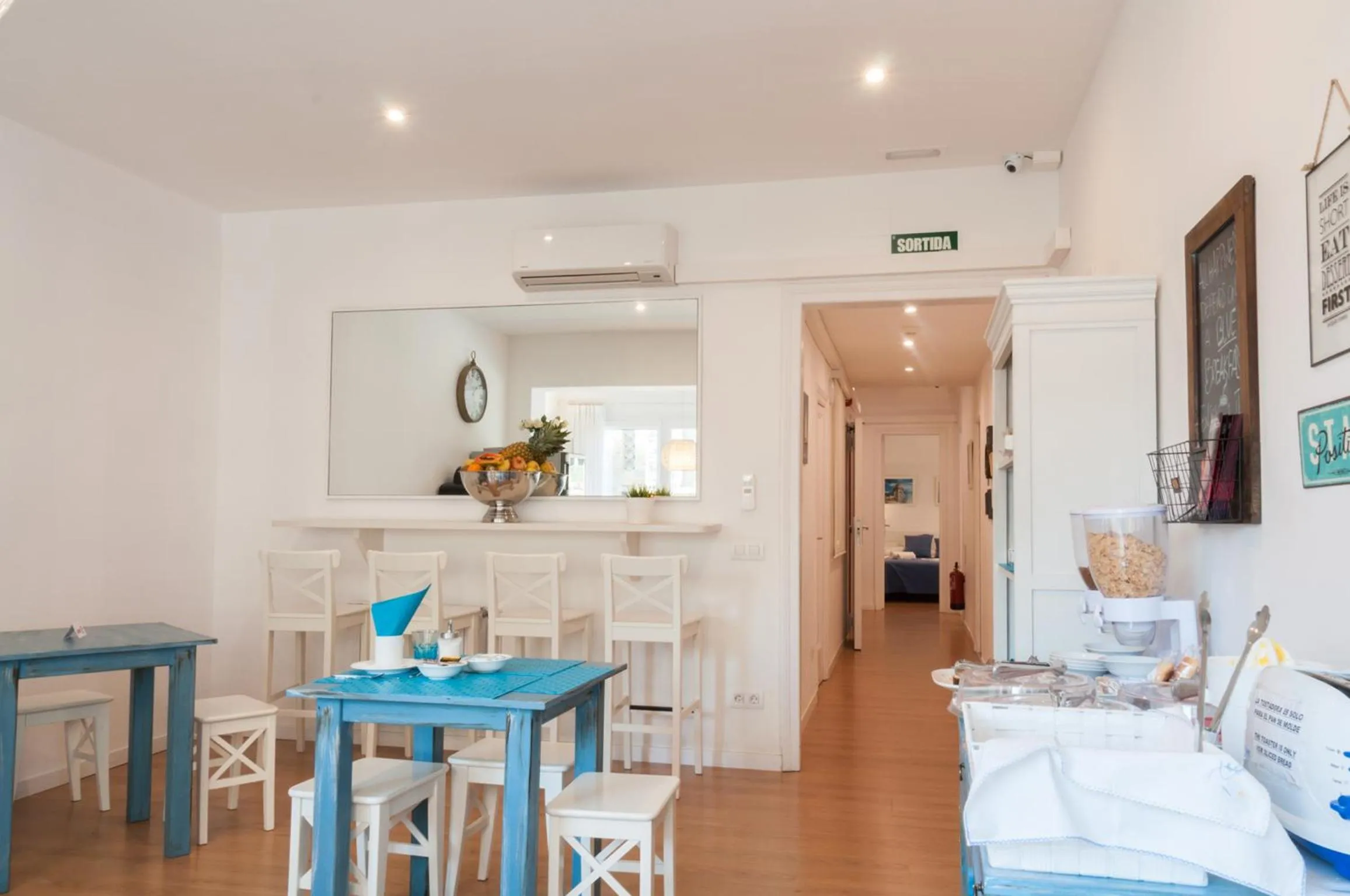 Restaurant/places to eat in Blue Barcelona