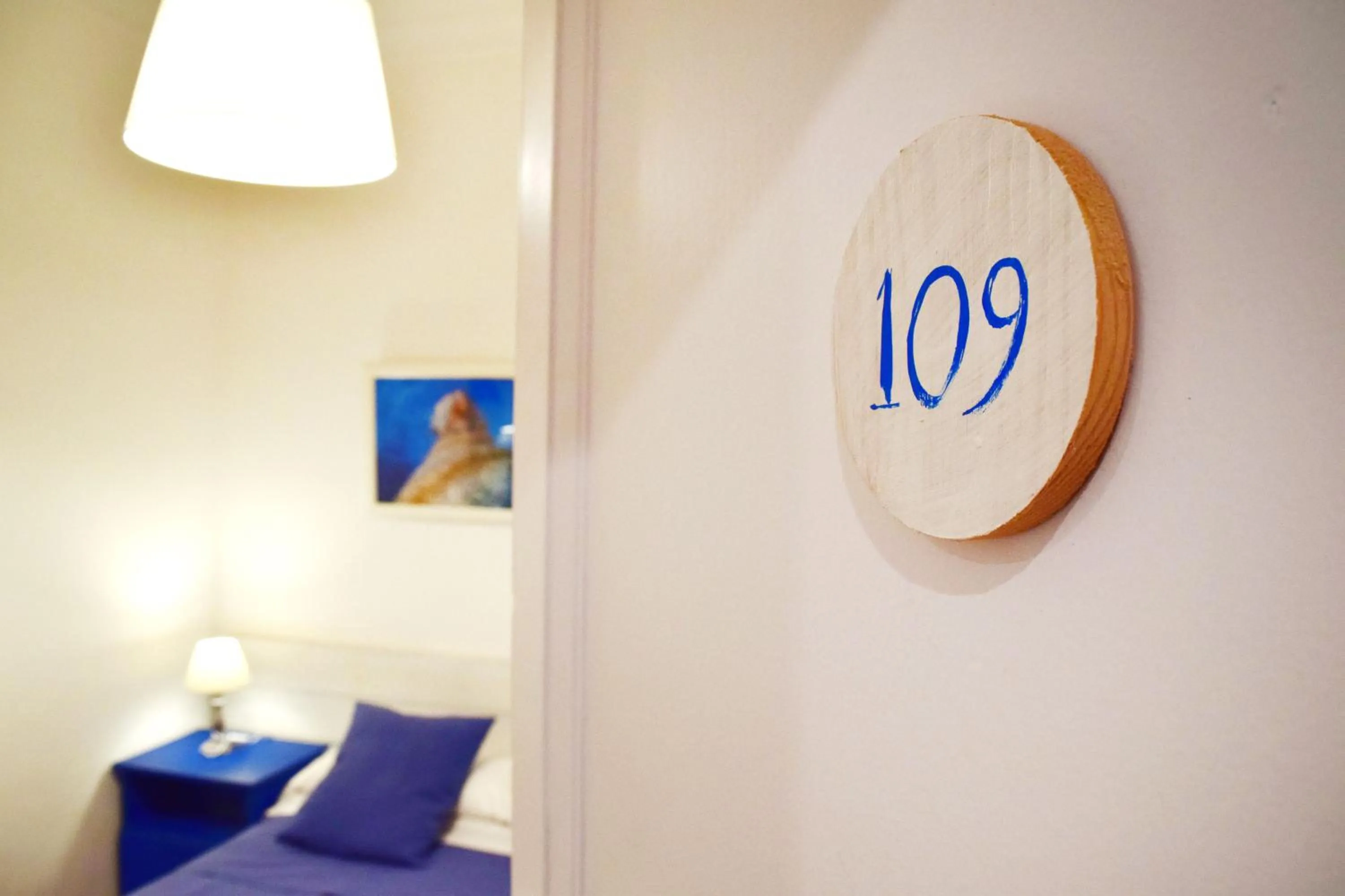 Logo/Certificate/Sign, Bed in Blue Barcelona