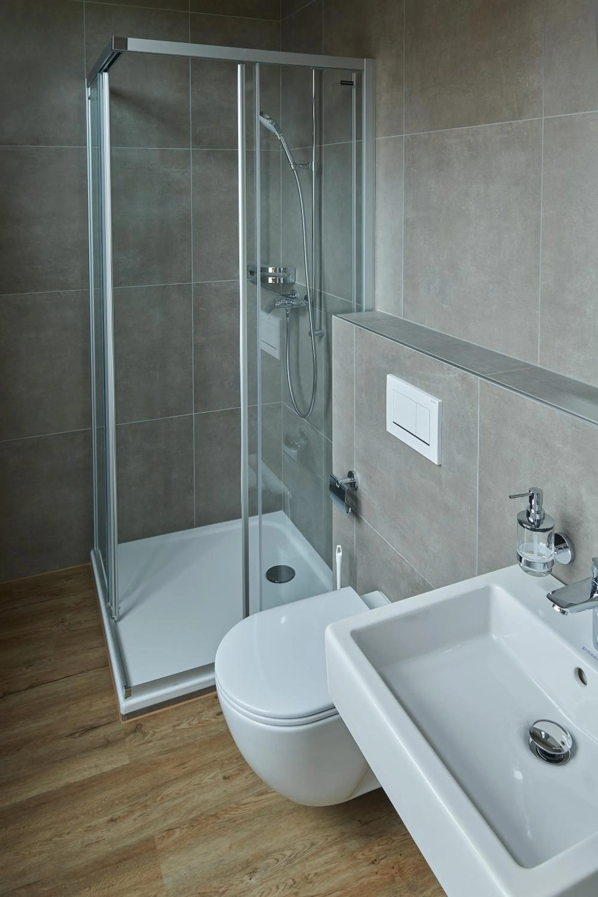 Shower in Hotel Jäger Jeuss - Murten - Self-Check-in