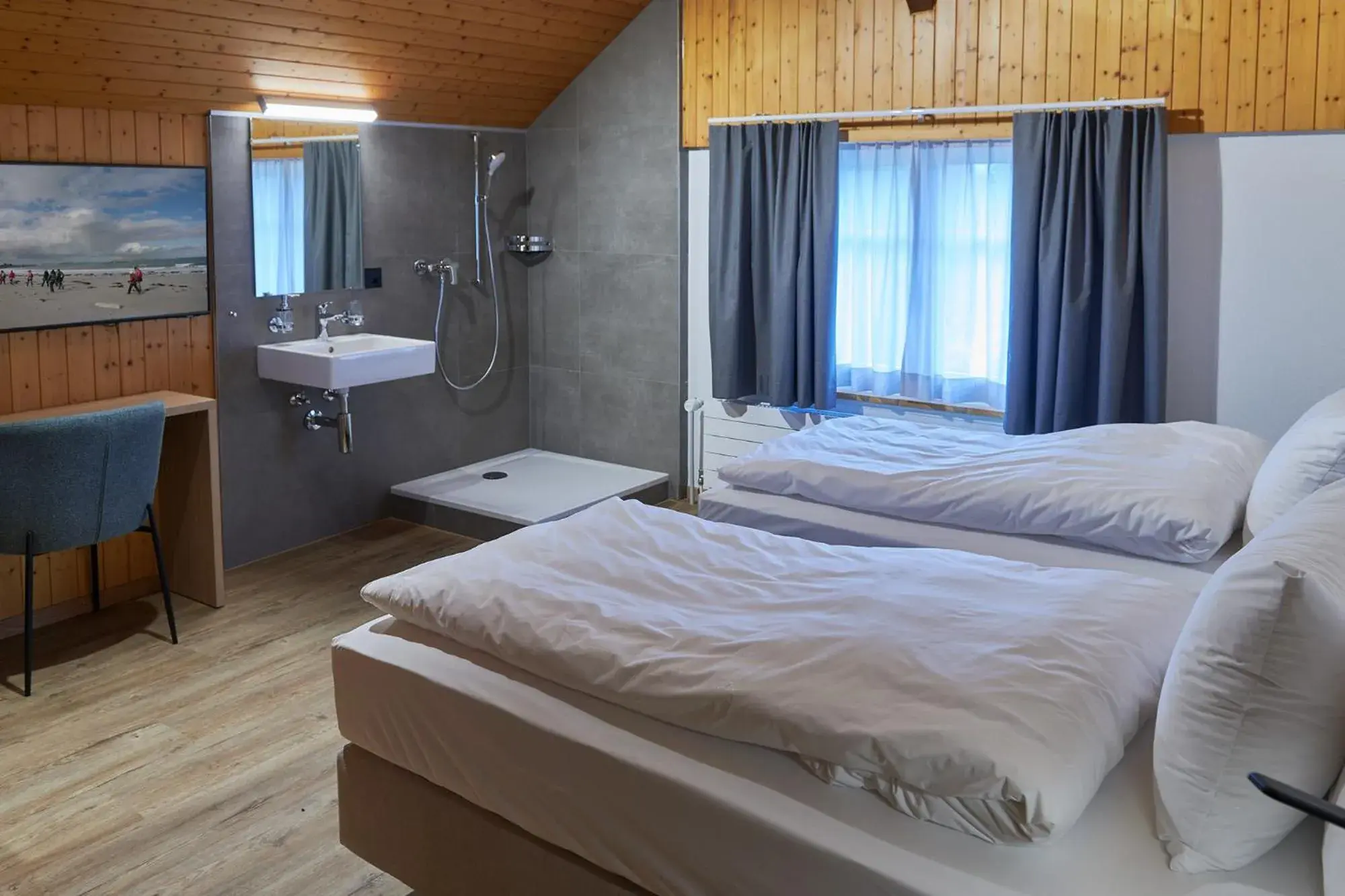 Double Room with Private External Bathroom in Hotel Jäger Jeuss - Murten - Self-Check-in Double Room with Private External Bathroom in Hotel Jäger Jeuss - Murten - Self-Check-in