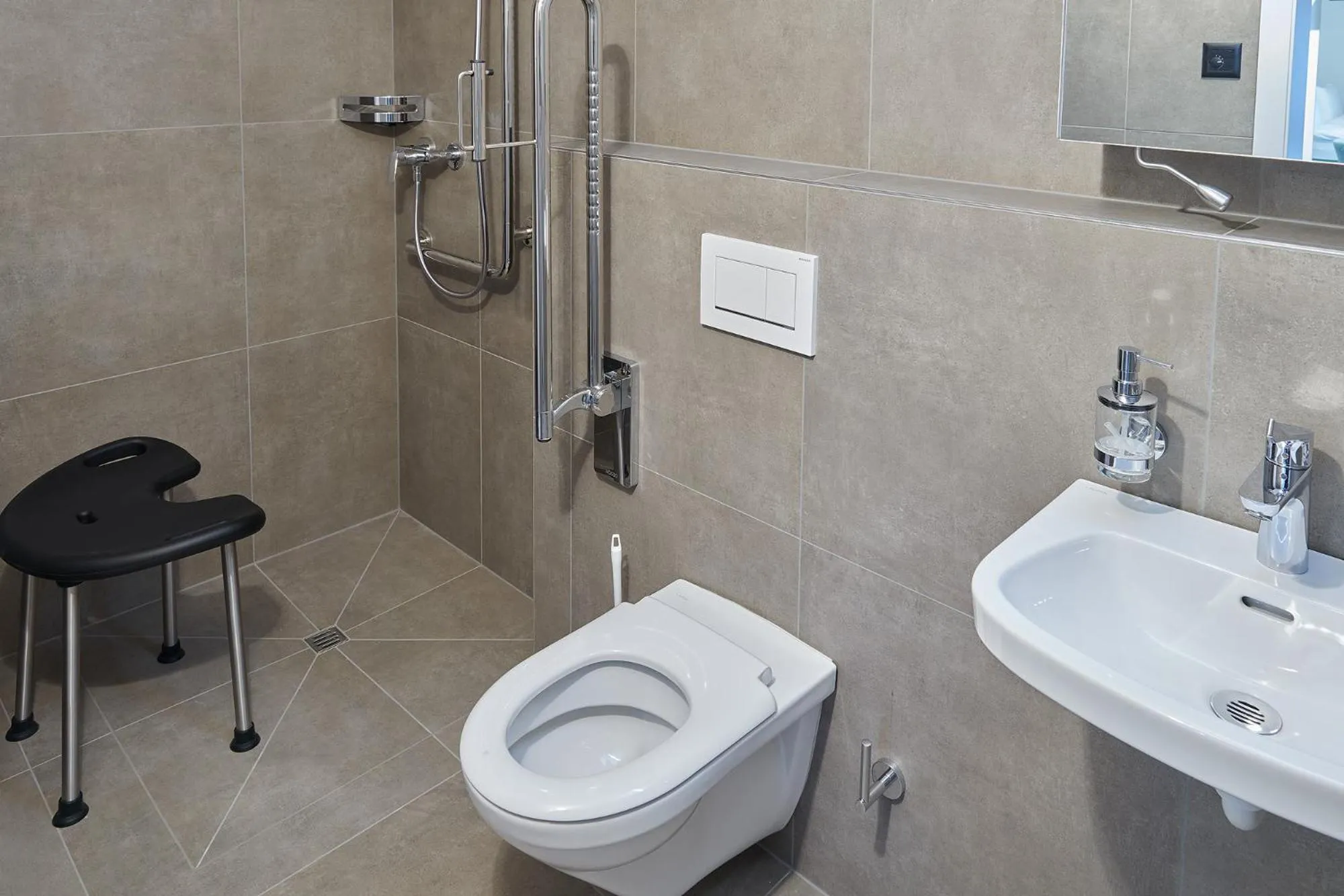 Shower in Hotel Jäger Jeuss - Murten - Self-Check-in