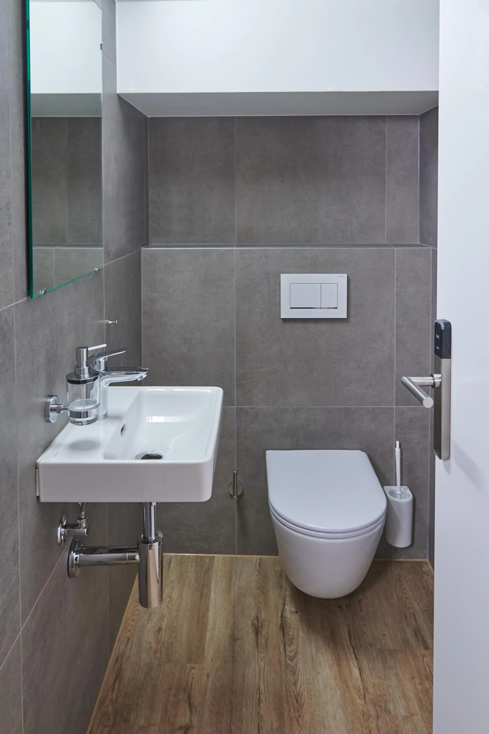 Toilet in Hotel Jäger Jeuss - Murten - Self-Check-in