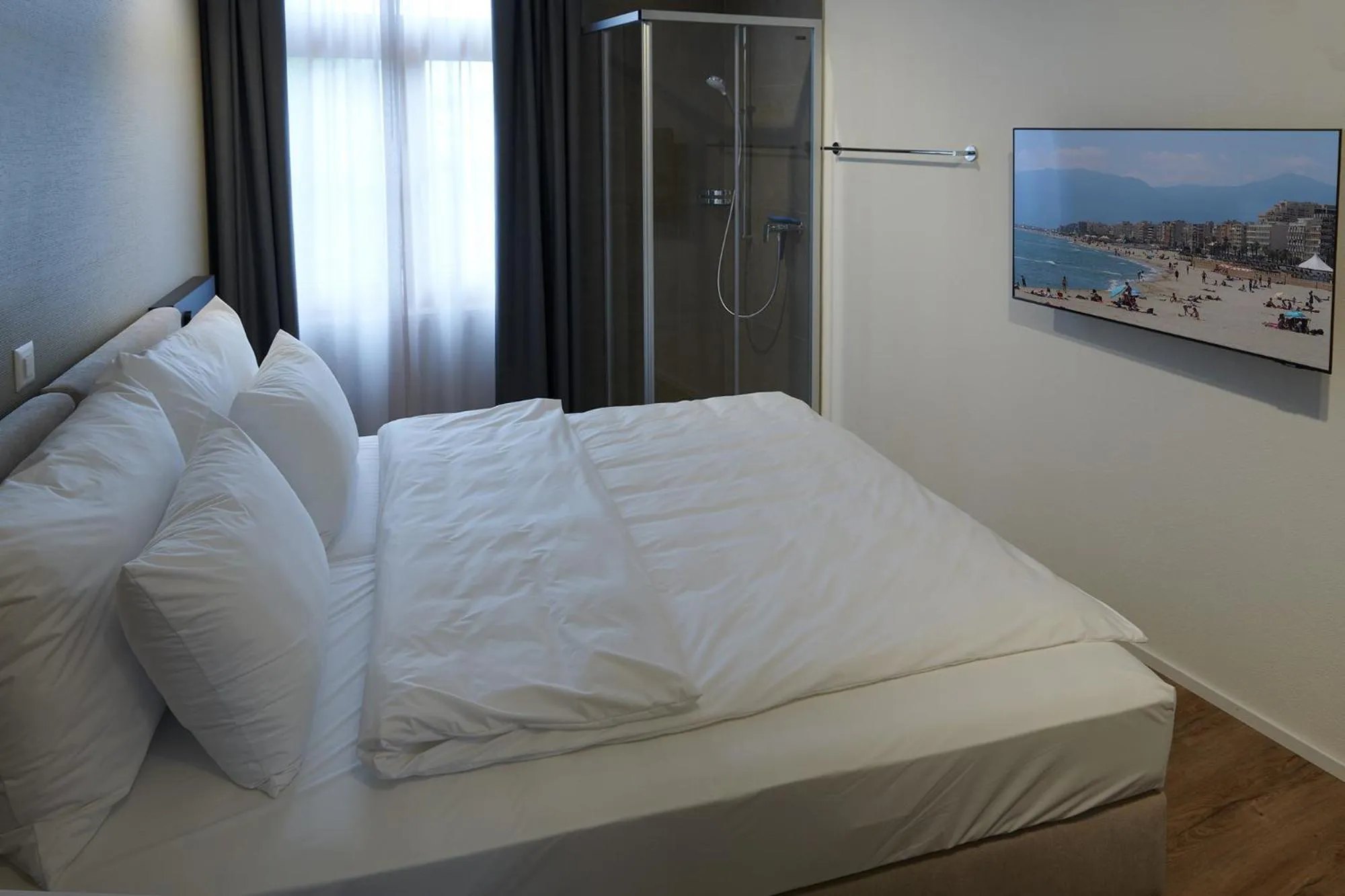 Bed in Hotel Jäger Jeuss - Murten - Self-Check-in