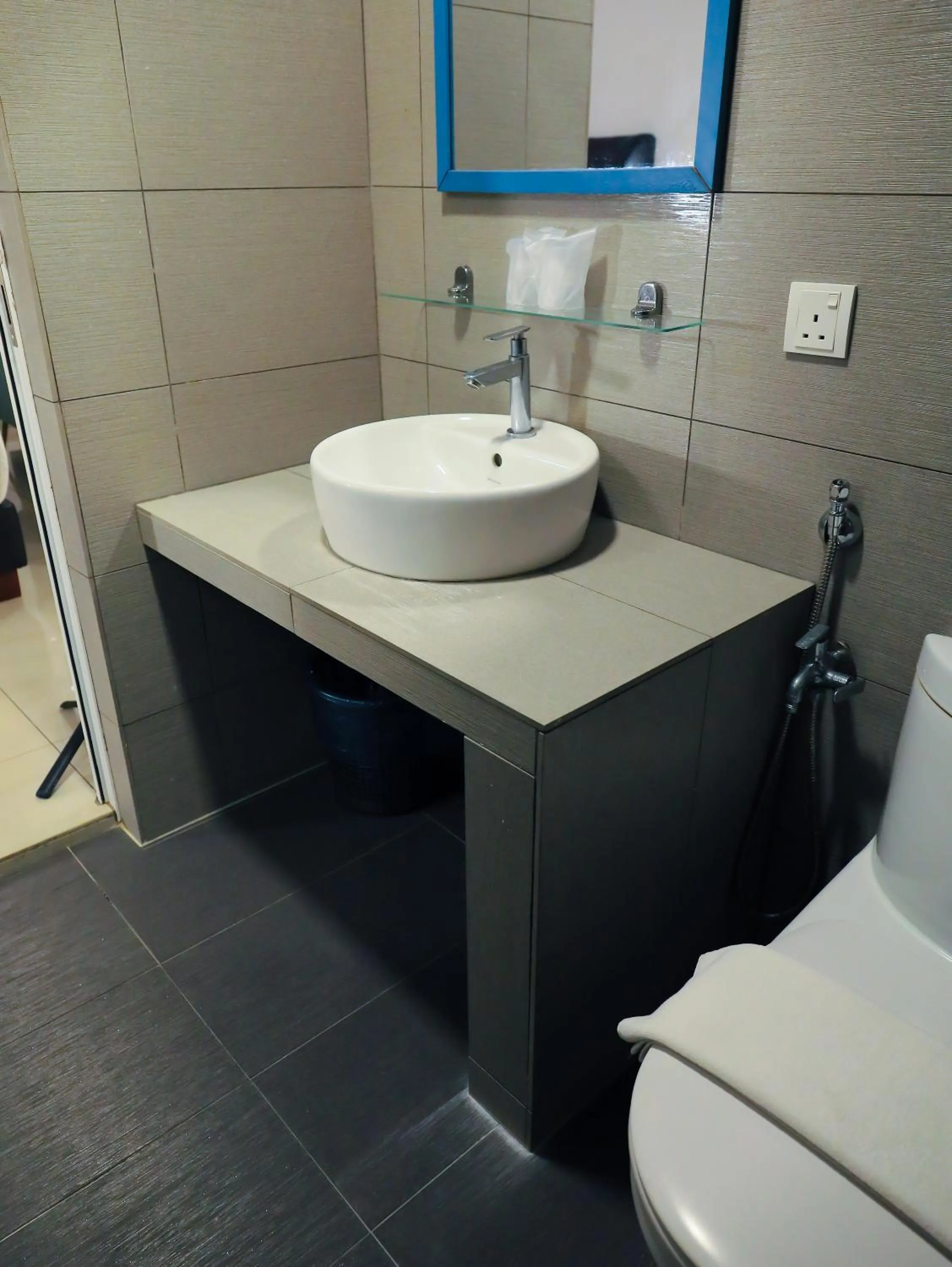 Toilet in BIG TREE HOTEL