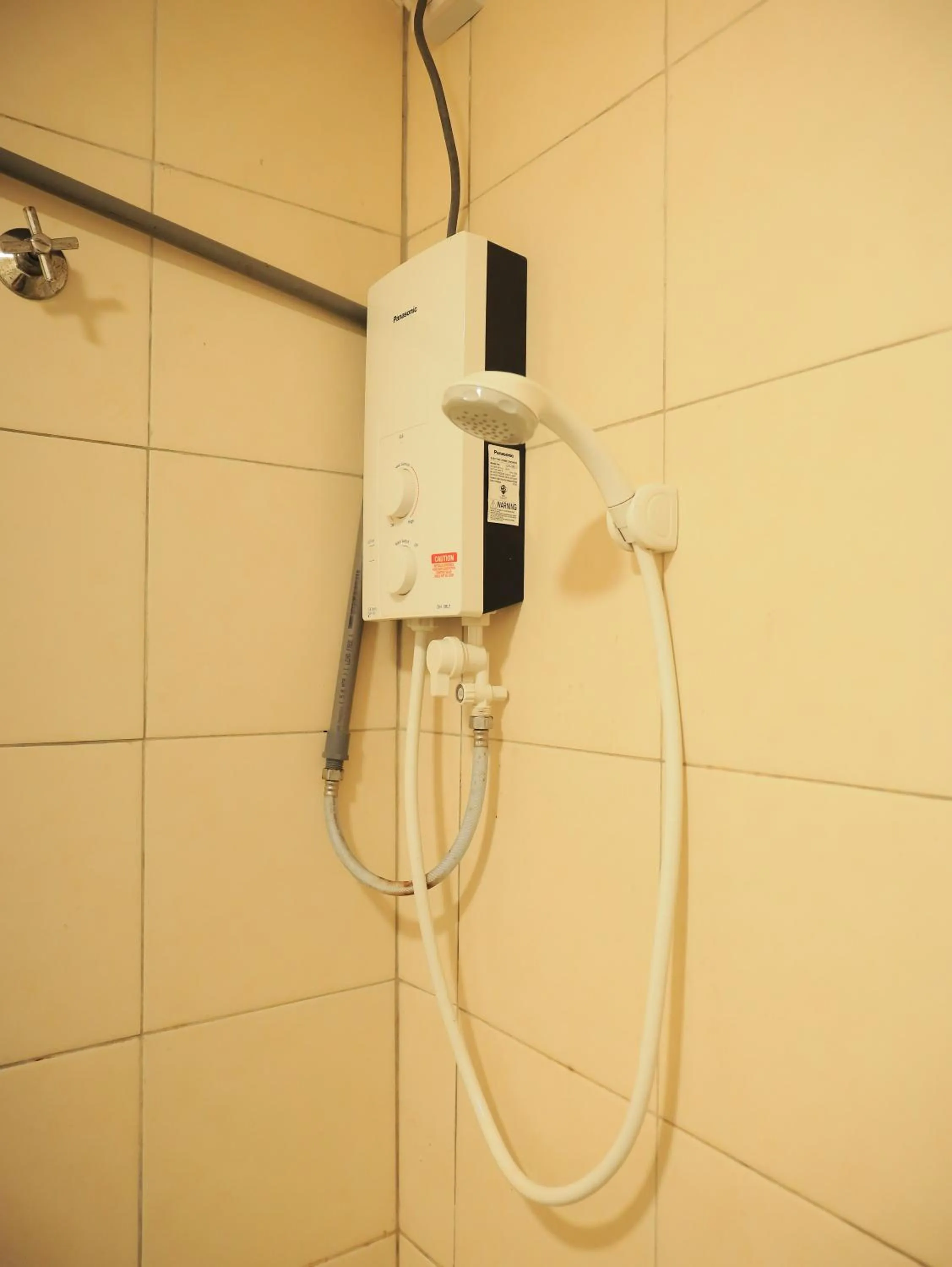 Shower in BIG TREE HOTEL