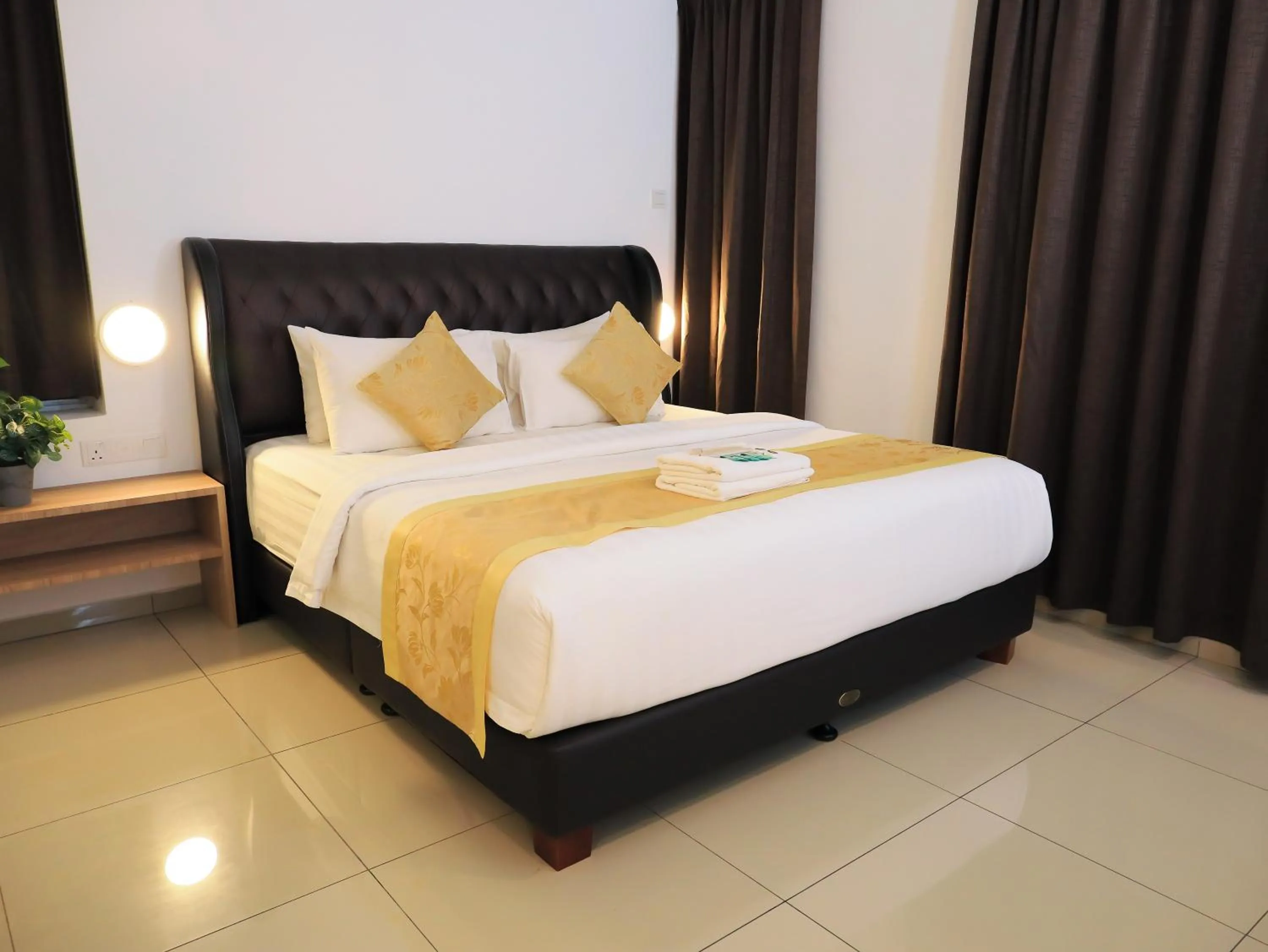 Bed in BIG TREE HOTEL