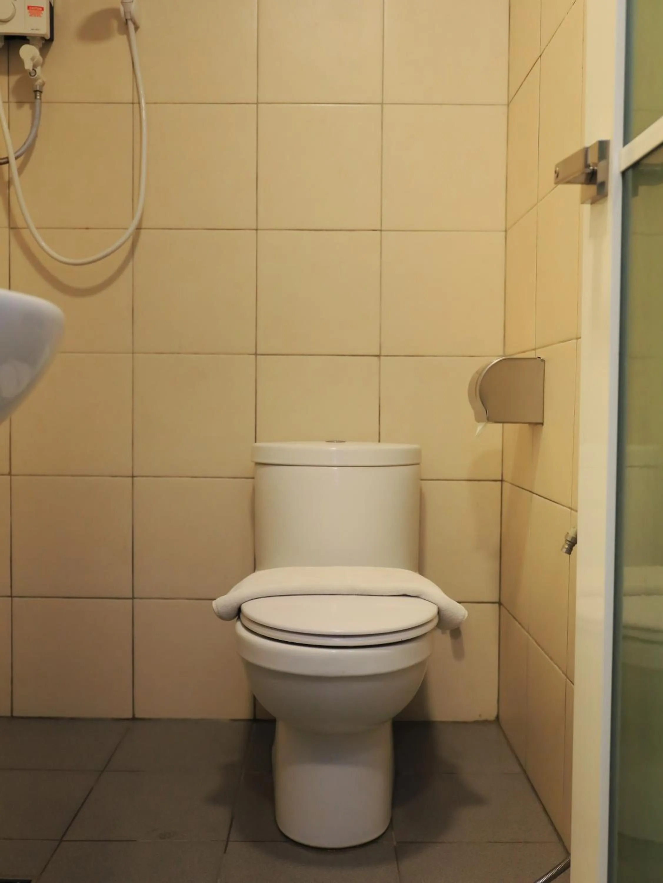 Toilet in BIG TREE HOTEL