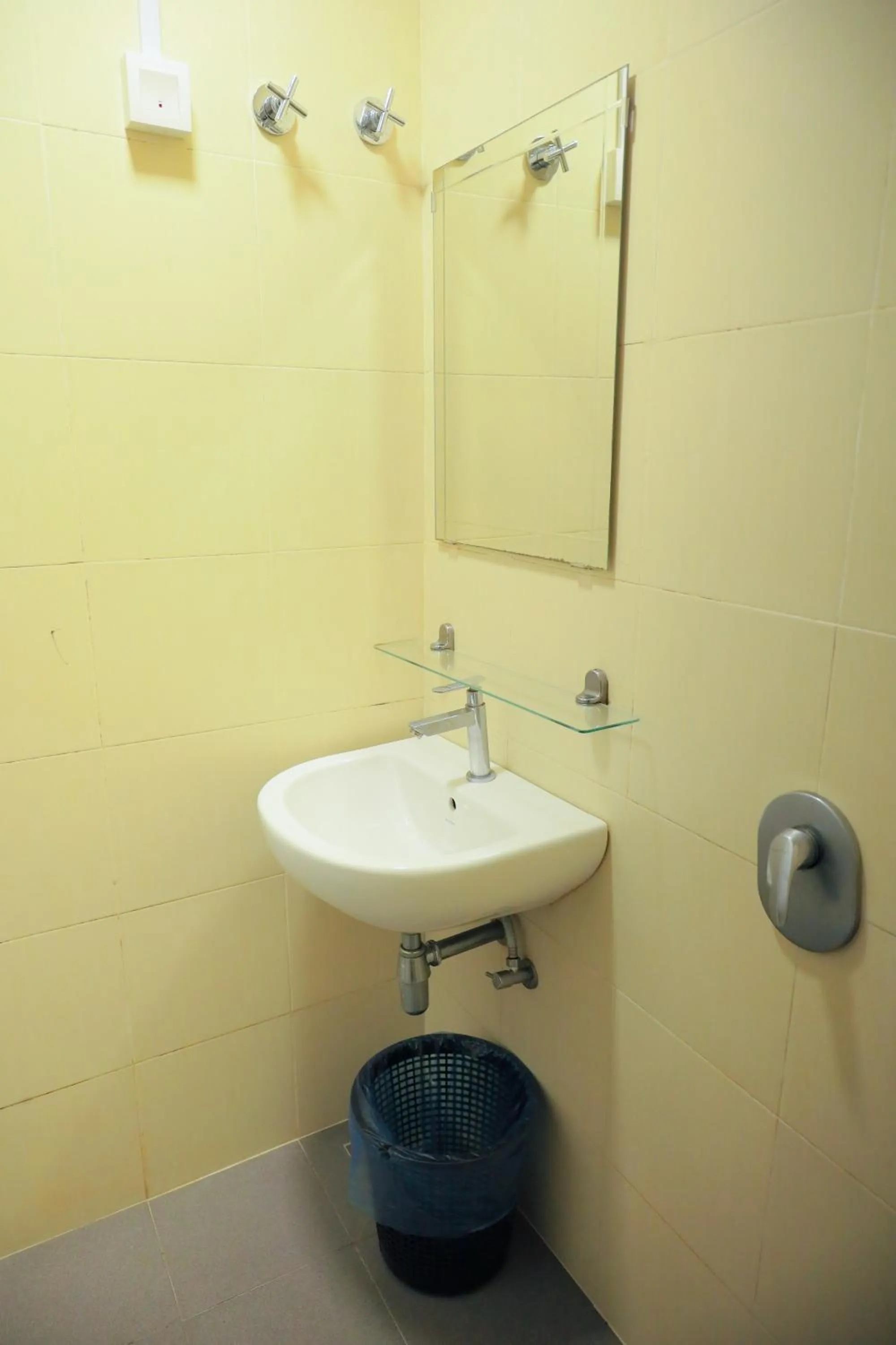 Toilet in BIG TREE HOTEL