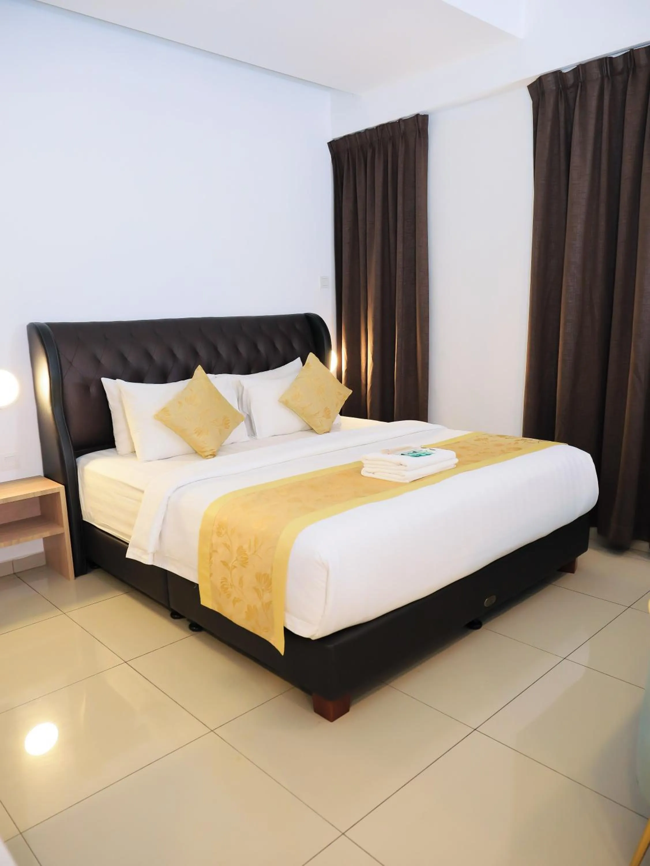 Bed in BIG TREE HOTEL