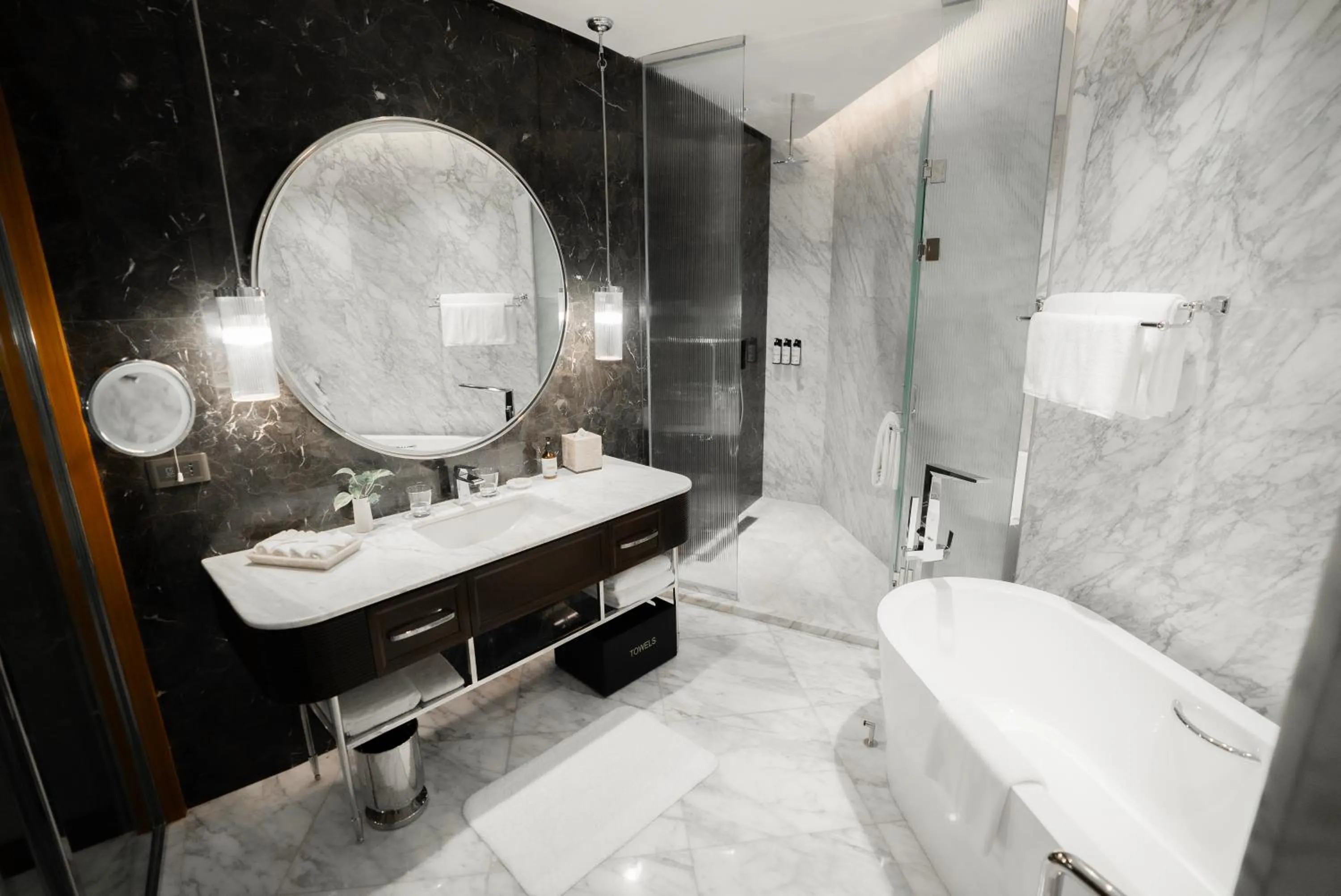 Bathroom in ITC Ratnadipa, a Luxury Collection Hotel, Colombo