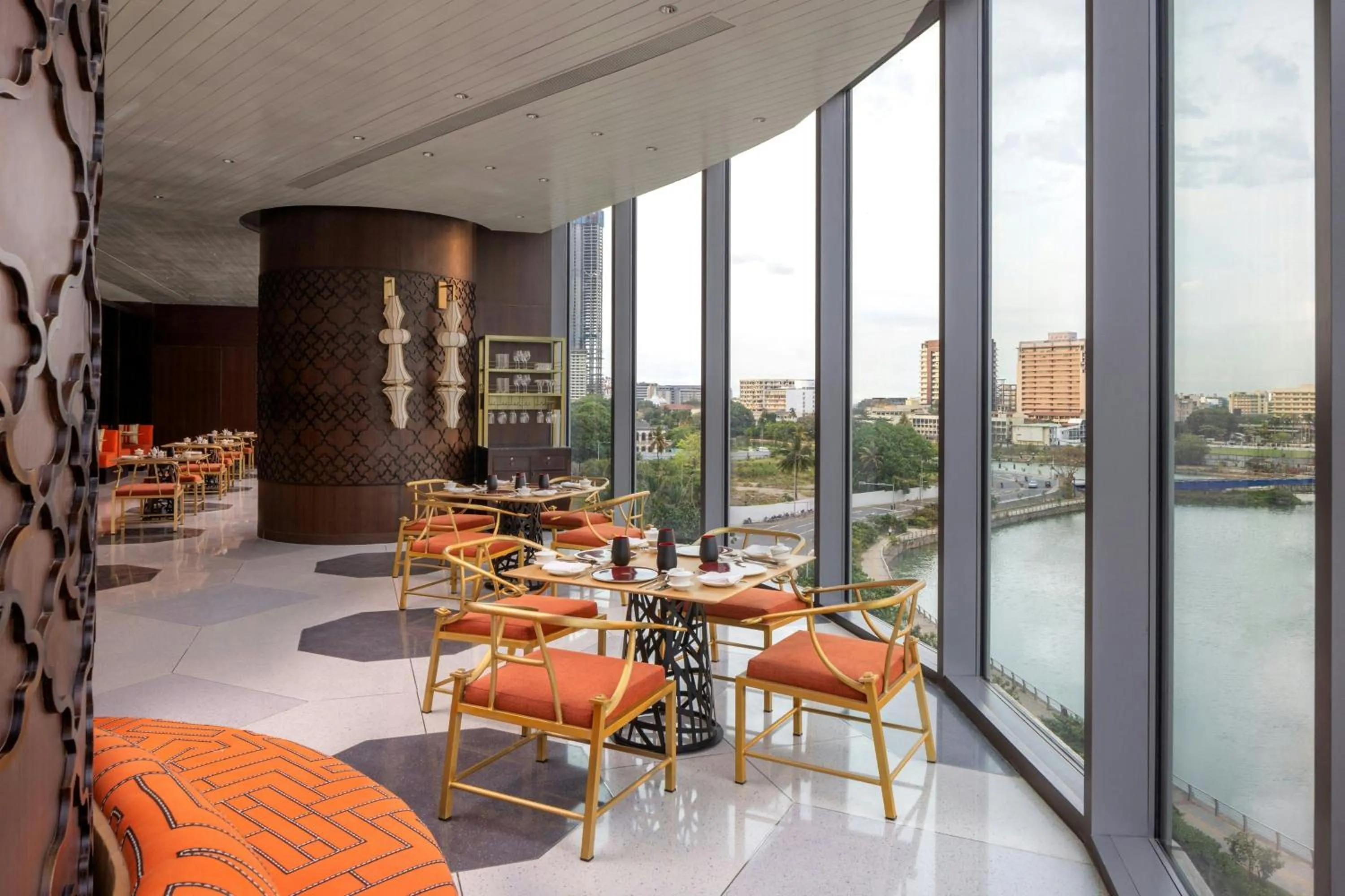 Restaurant/places to eat in ITC Ratnadipa, a Luxury Collection Hotel, Colombo