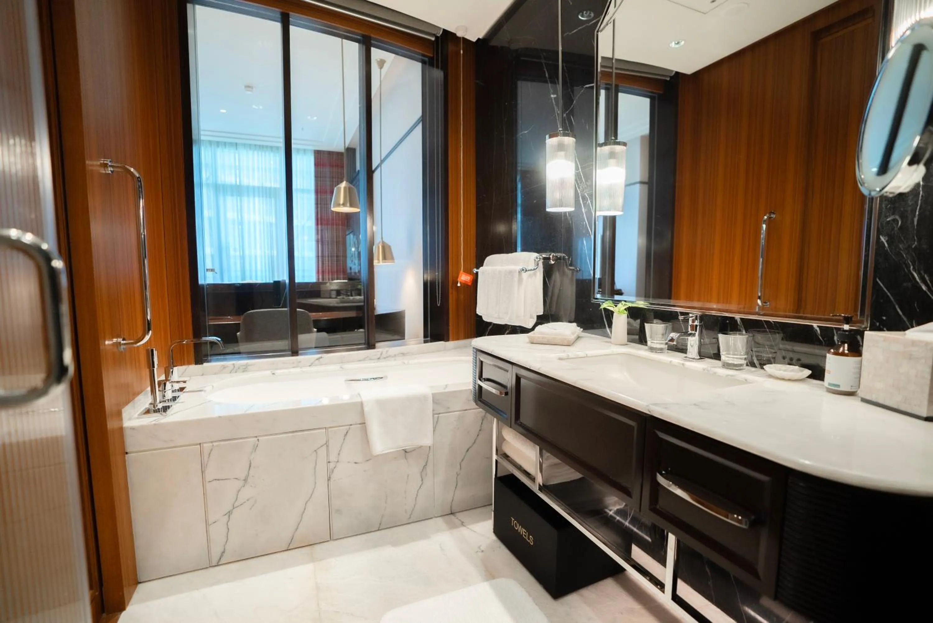 Bathroom in ITC Ratnadipa, a Luxury Collection Hotel, Colombo