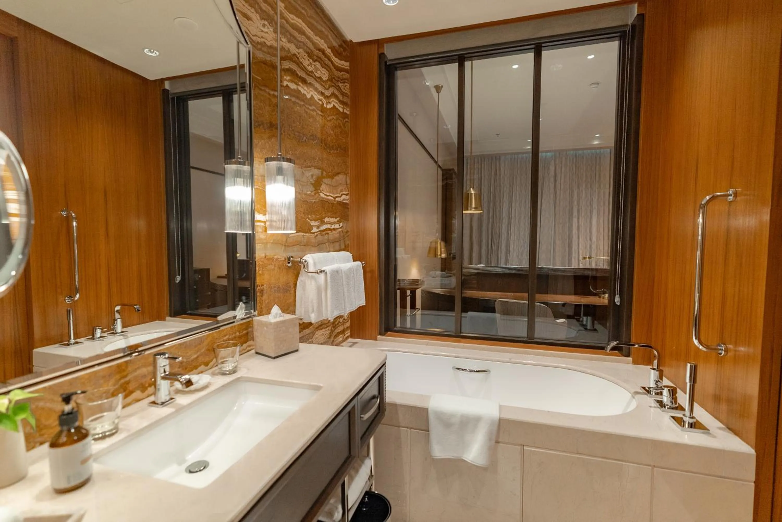 Bathroom in ITC Ratnadipa, a Luxury Collection Hotel, Colombo