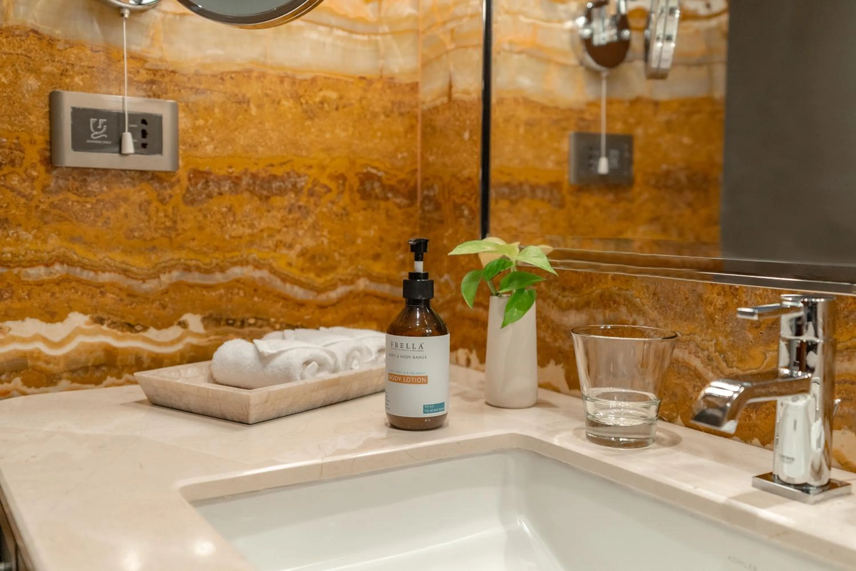 Bathroom in ITC Ratnadipa, a Luxury Collection Hotel, Colombo