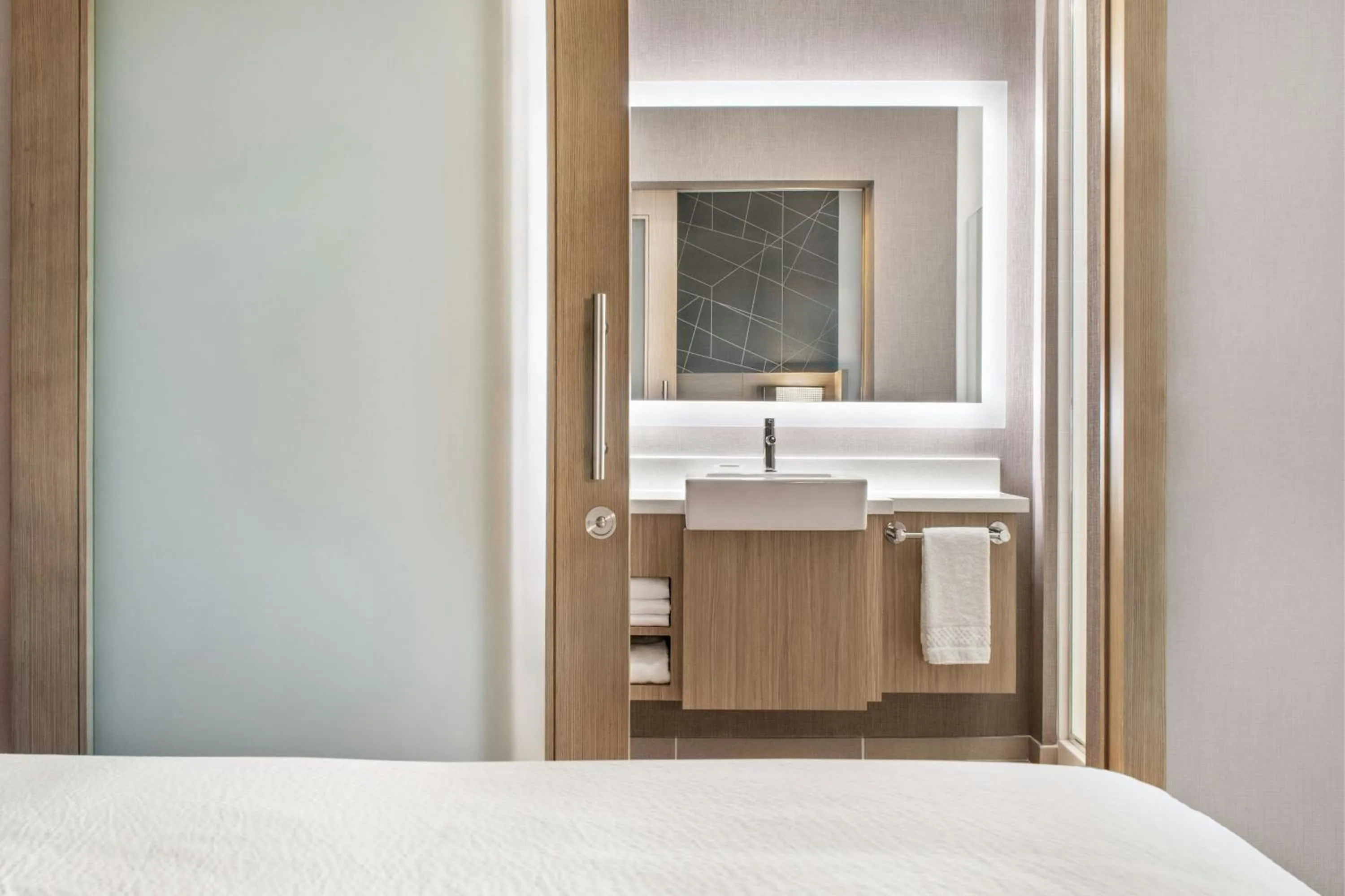 Bathroom, Bed in SpringHill Suites by Marriott Phoenix West/Avondale